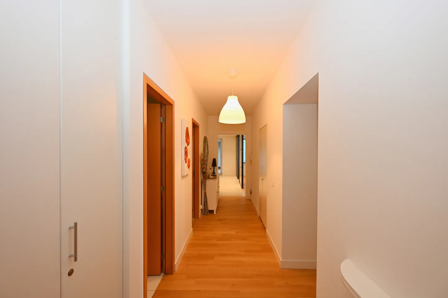 Appartement Meublé Élégant avec Vue Panoramique à Porza - Photo 15 sur 16