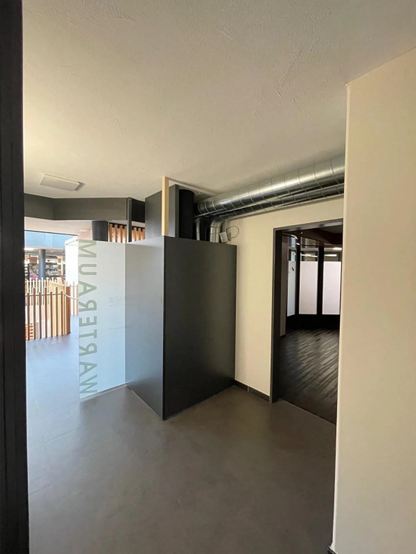 Frisch renovierte, freundliche Dienstleistungs- und Therapieräume - Photo 8 sur 14