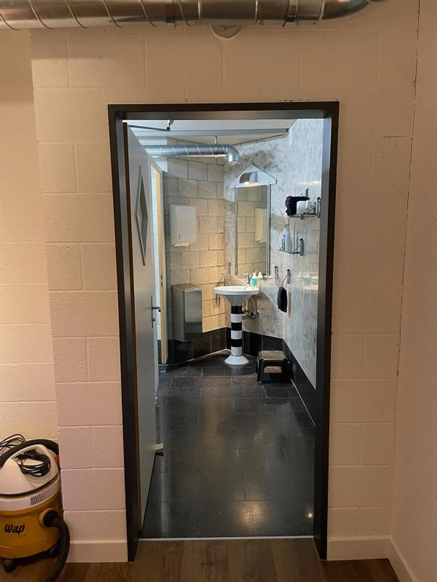 Frisch renovierte, freundliche Dienstleistungs- und Therapieräume - Photo 11 sur 14