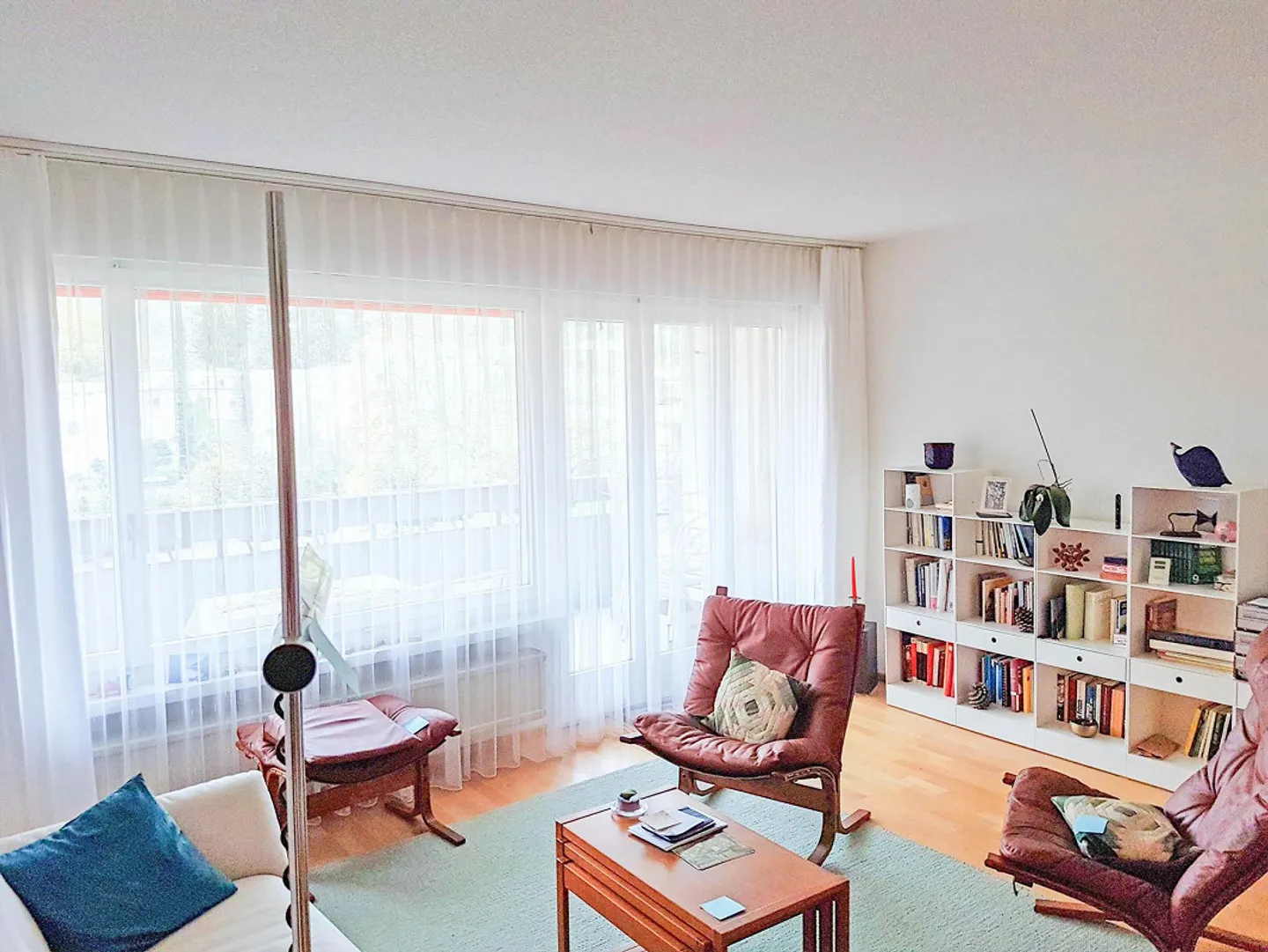 Beautiful 2.5-room apartment with balcony at the foot of Uetliberg in Albisrieden - Photo 2 of 7
