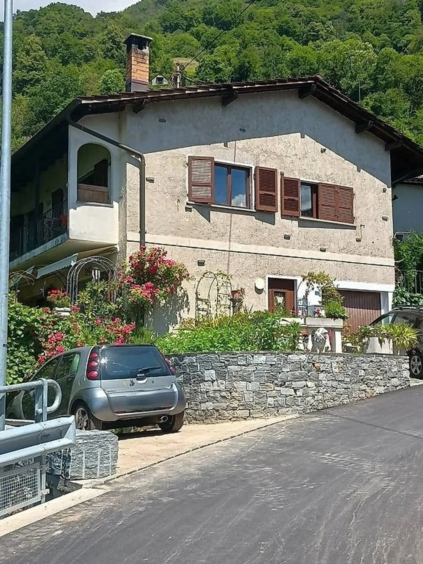 Casa con vista panoramica nella zona residenziale di Cugnasco - Foto 1 di 4
