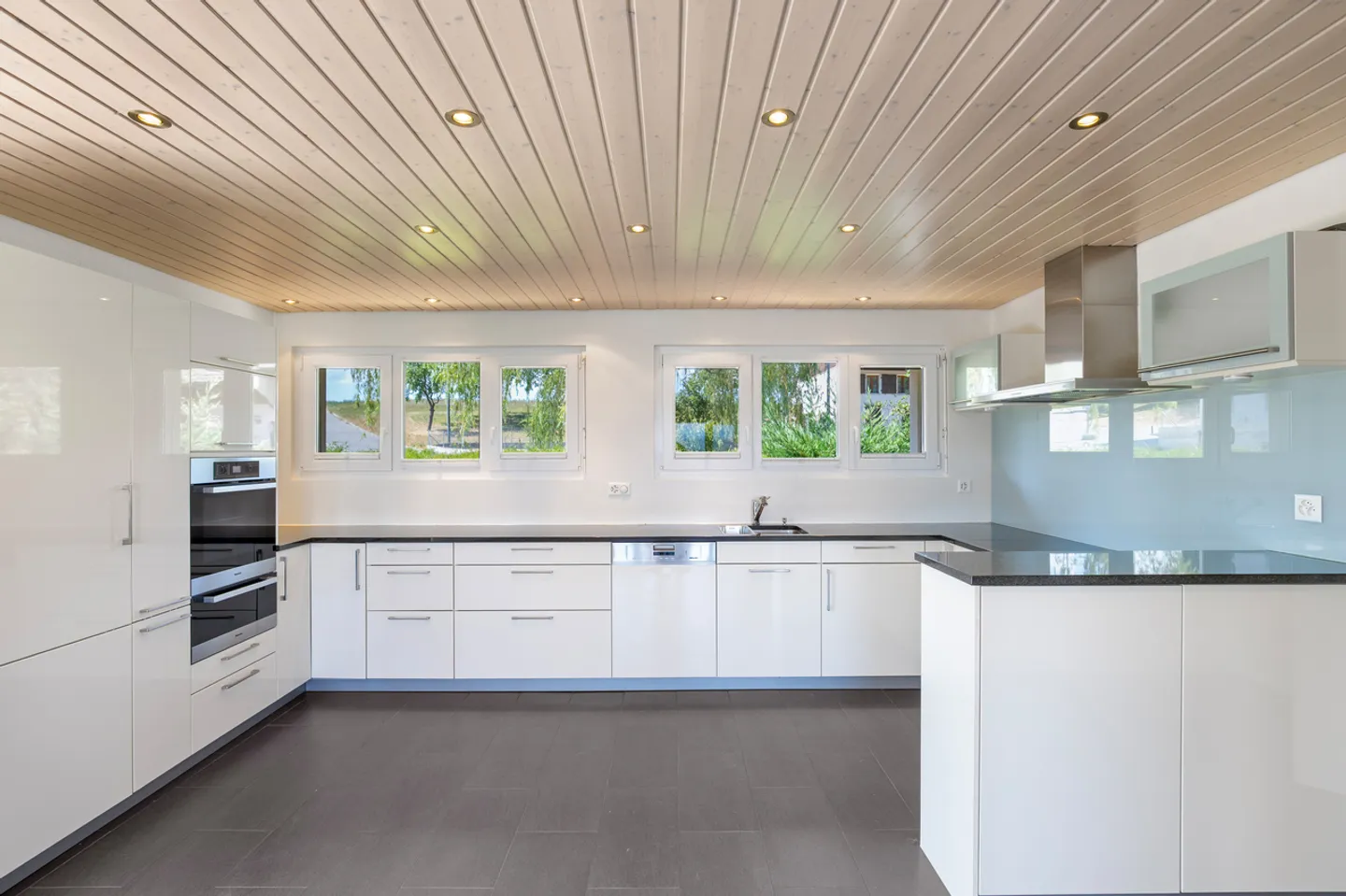 Bussy, for sale, individual villa of 5.5 rooms, plot of 1297 m2 - Photo 3 of 7