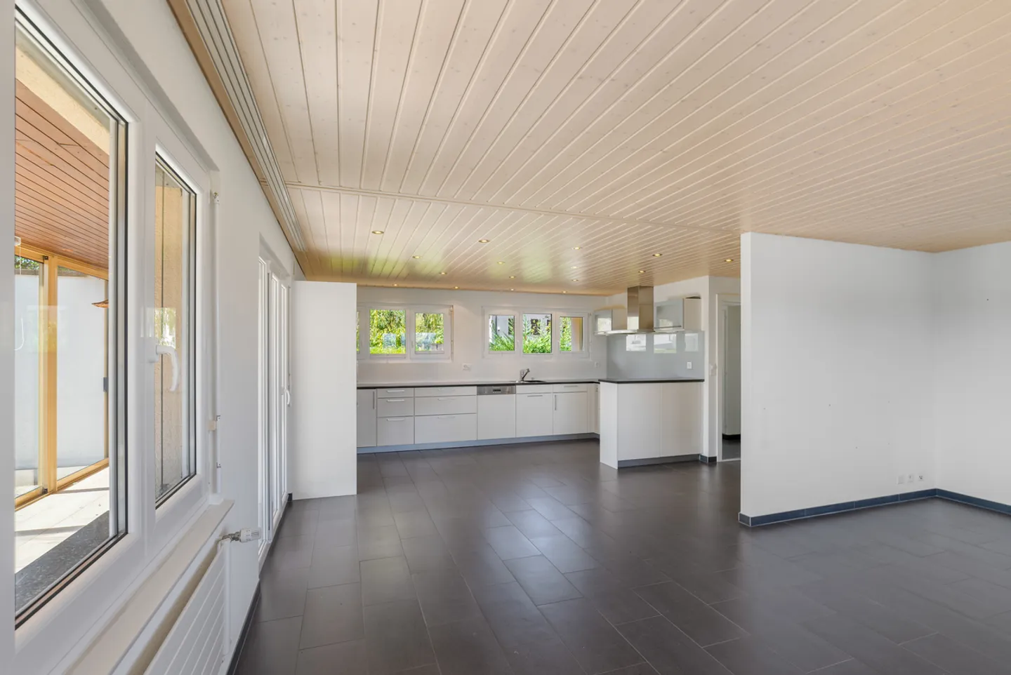 Bussy, for sale, individual villa of 5.5 rooms, plot of 1297 m2 - Photo 4 of 7