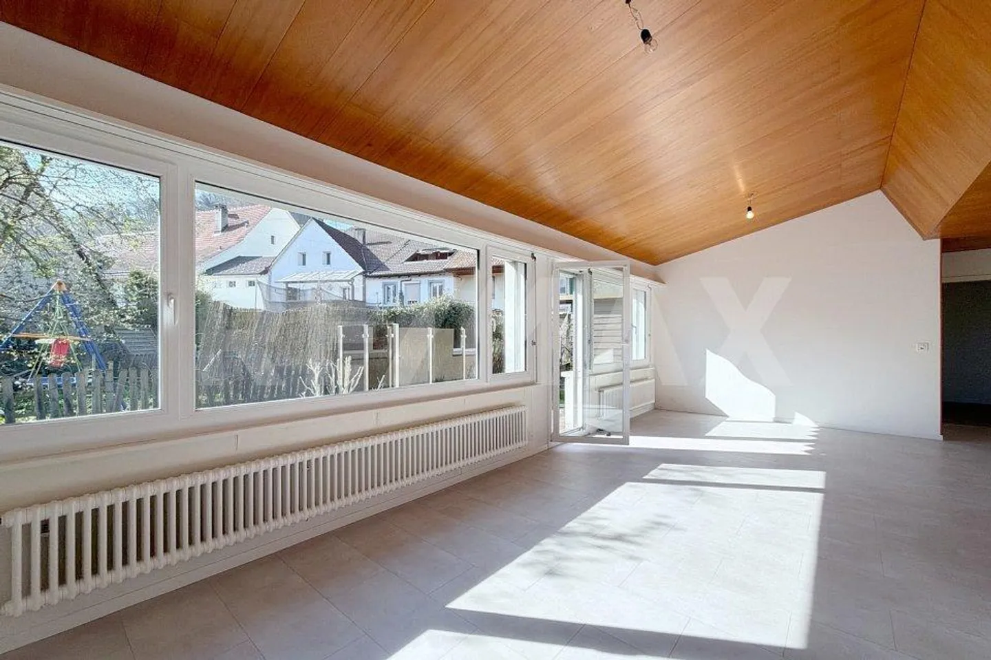 Maison individuelle - petite, fine et bien entretenue - Photo 2 sur 13