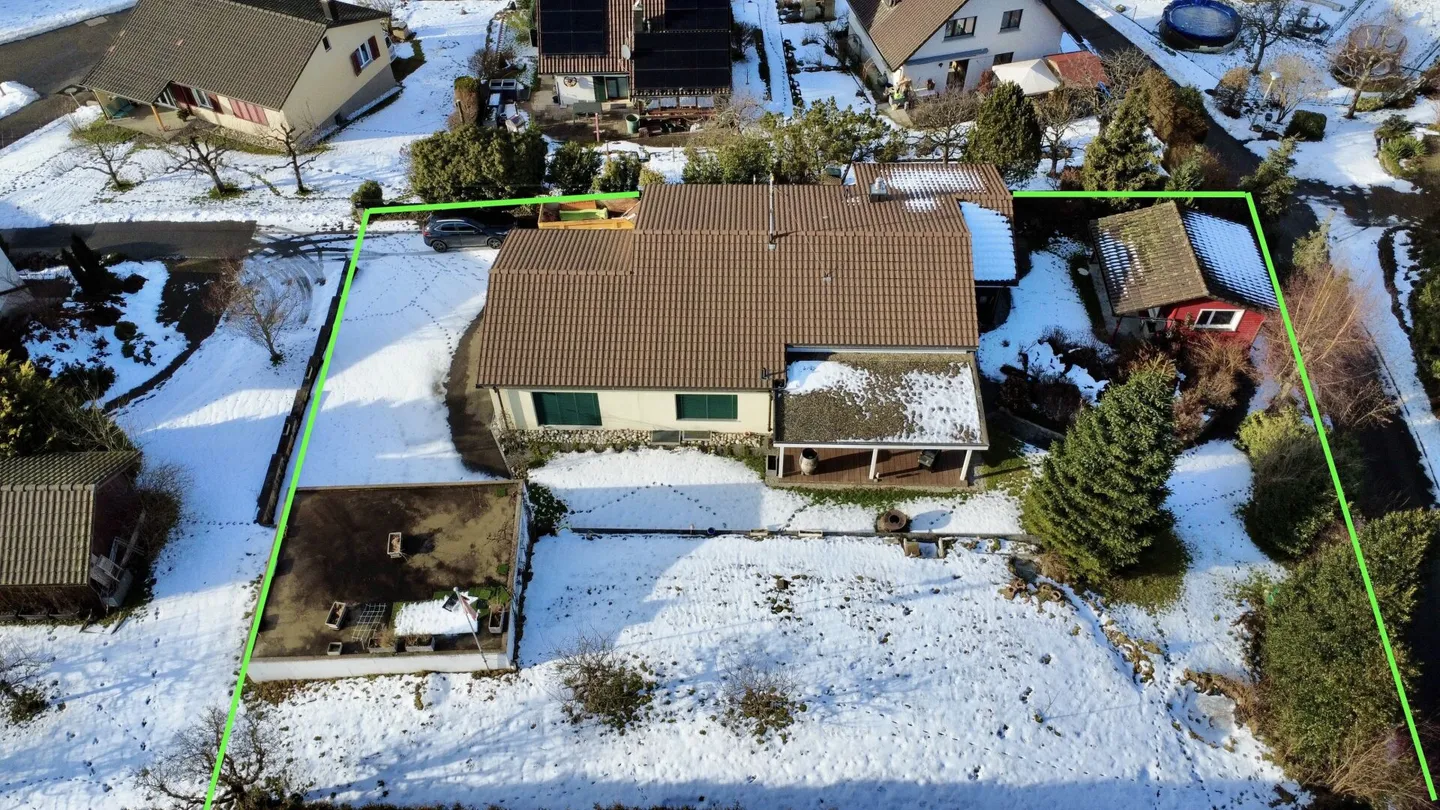 Vivere nel verde: Incantevole casa unifamiliare di 5,5 locali con ampio terreno - Foto 2 di 10