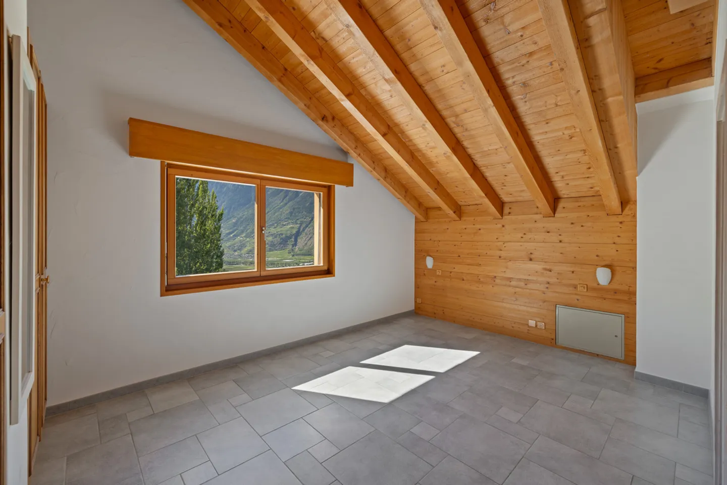 Appartamento 4,5 stanze in una casa bifamiliare - Foto 9 di 13