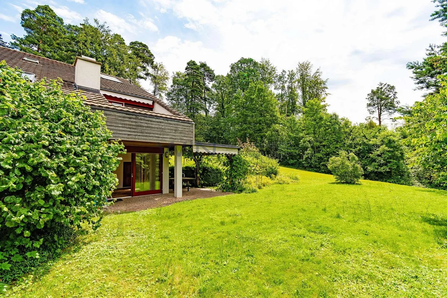 House in prime location with large garden - Photo 1 of 12