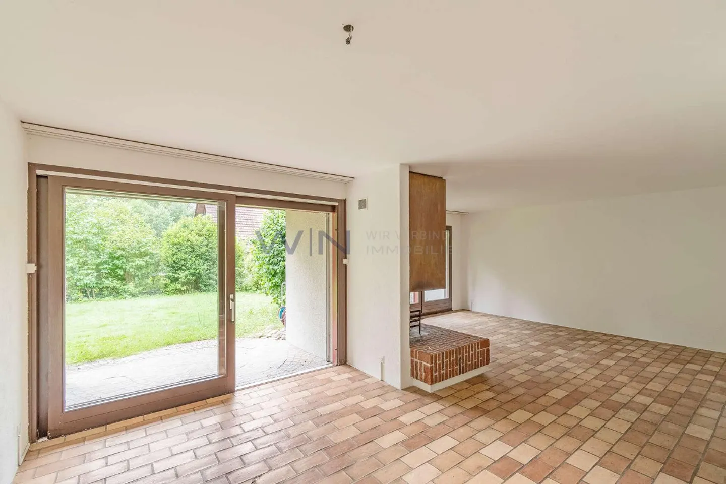 House in prime location with large garden - Photo 4 of 12
