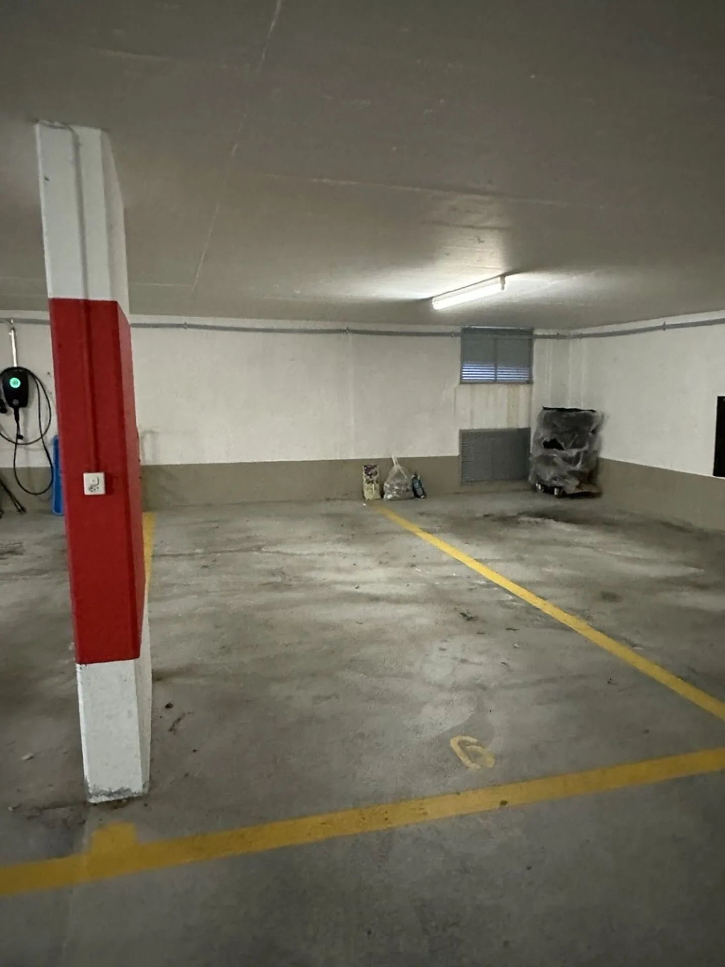 Underground garage / parking space in a central location - available immediately for rent - Photo 2 of 2