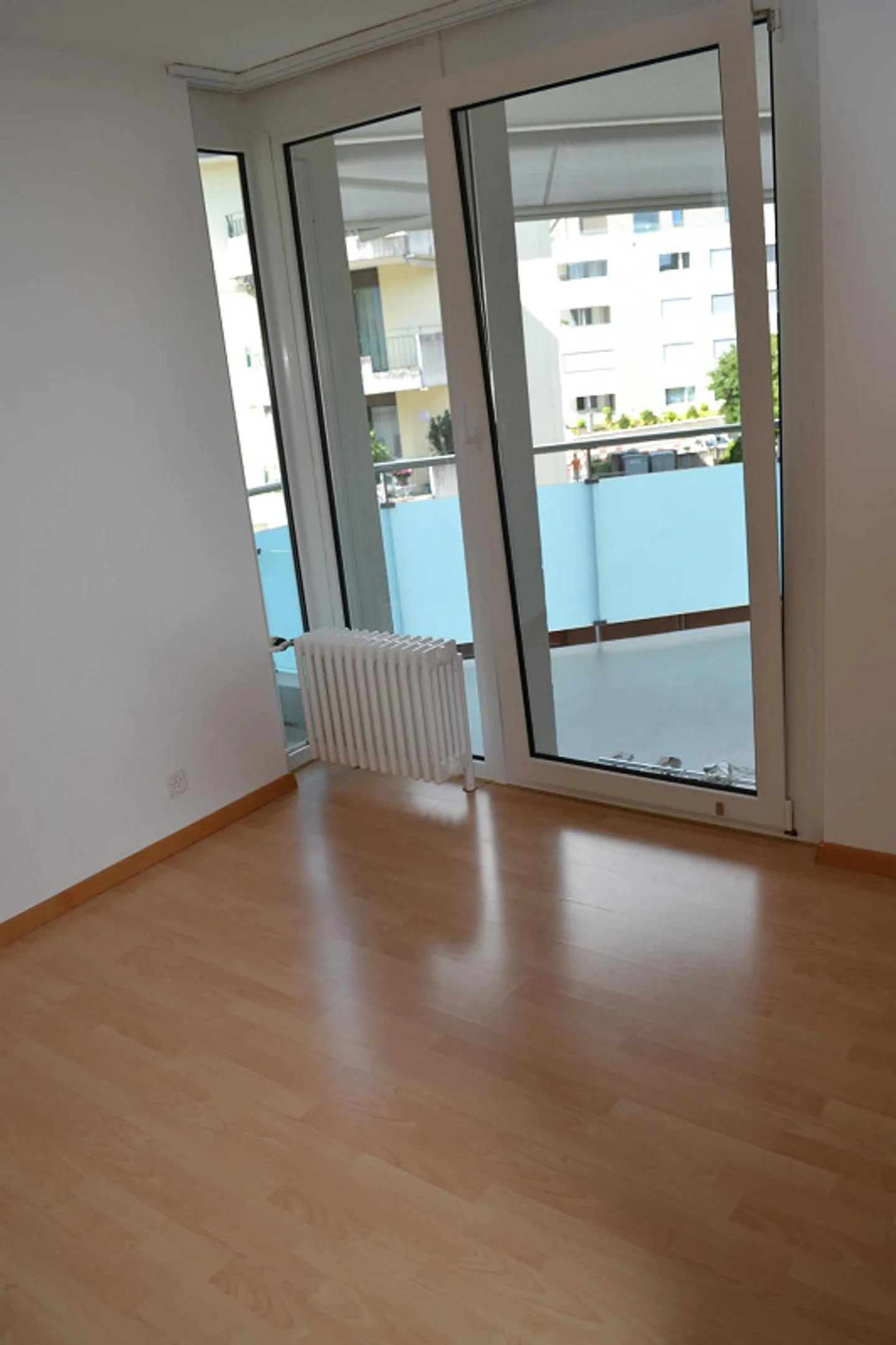 Bright 5-room apartment with balcony and lake proximity in tax-friendly Hergiswil - Photo 8 of 12