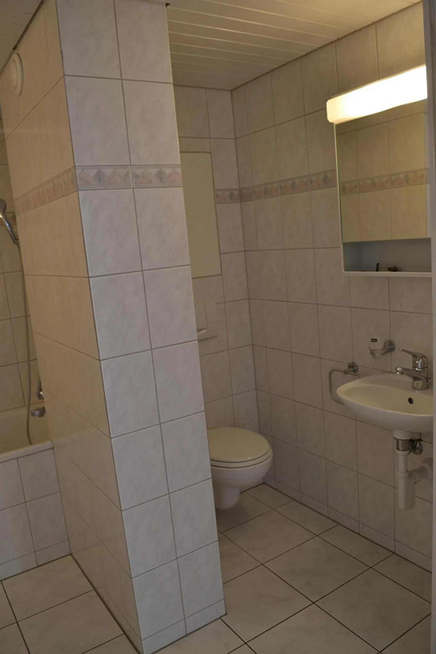 Bright 5-room apartment with balcony and lake proximity in tax-friendly Hergiswil - Photo 10 of 12