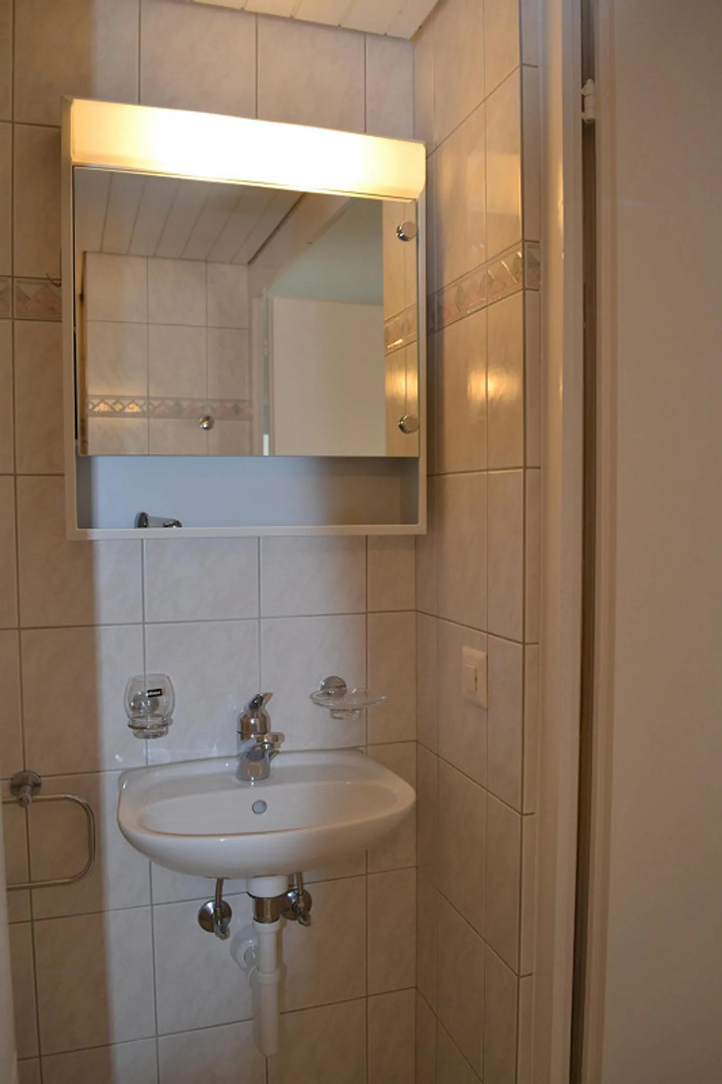 Bright 5-room apartment with balcony and lake proximity in tax-friendly Hergiswil - Photo 12 of 12