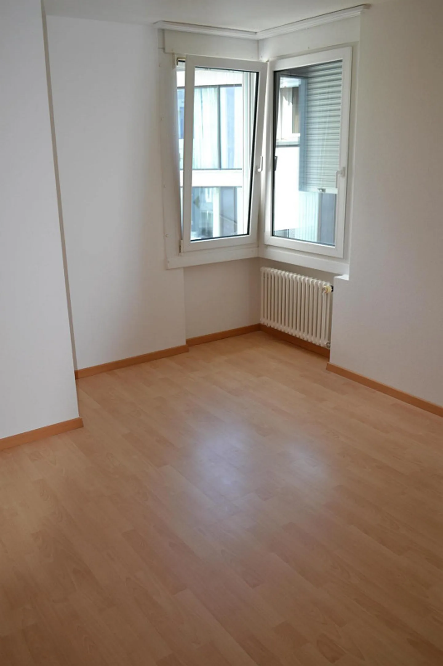 Bright 5-room apartment with balcony and lake proximity in tax-friendly Hergiswil - Photo 9 of 12
