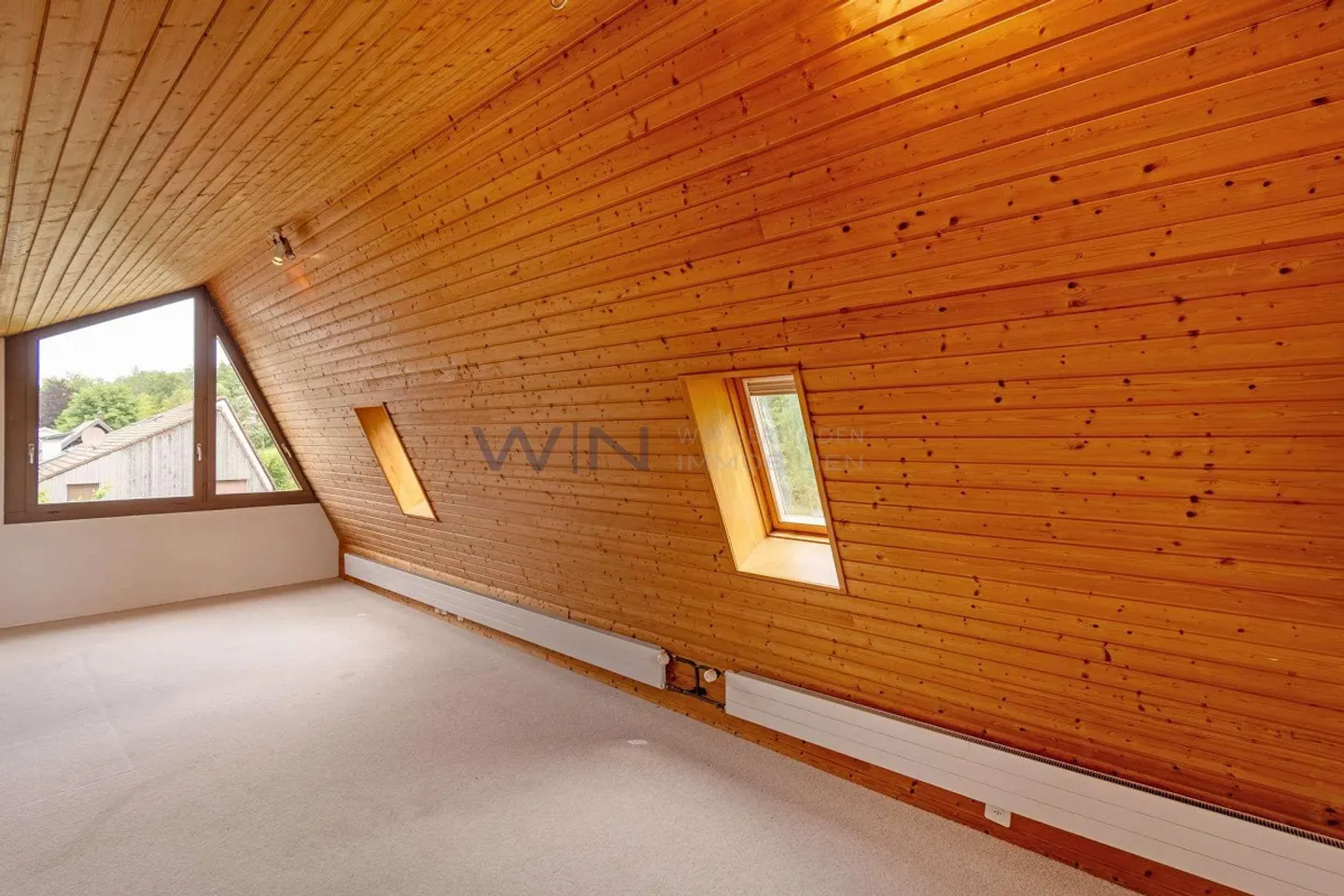 House in prime location with large garden - Photo 11 of 12
