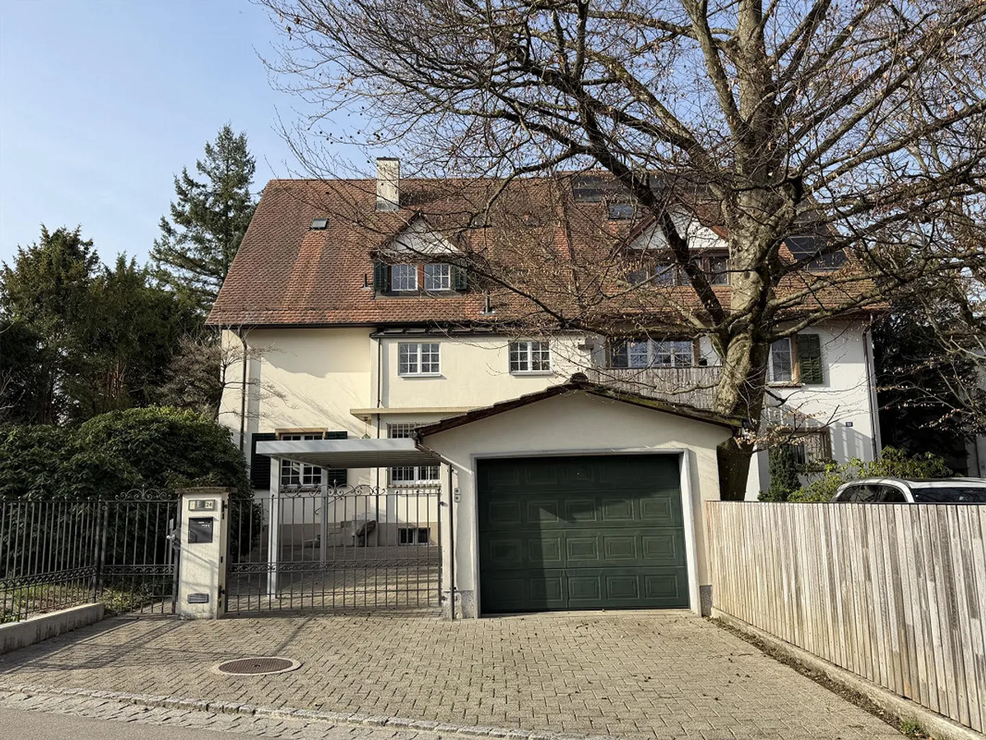 Charmantes 10 Zi. Stadthaus an bester Lage von Riehen mit Traumgarten - Photo 1 sur 15