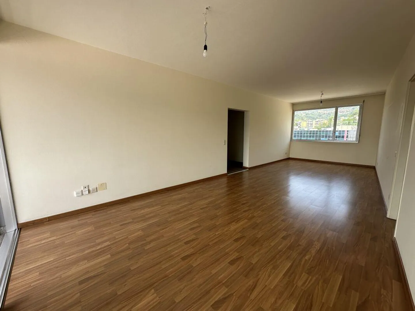 Appartement avec 3,5 pièces, cuisine séparée et balcon - Photo 1 sur 8