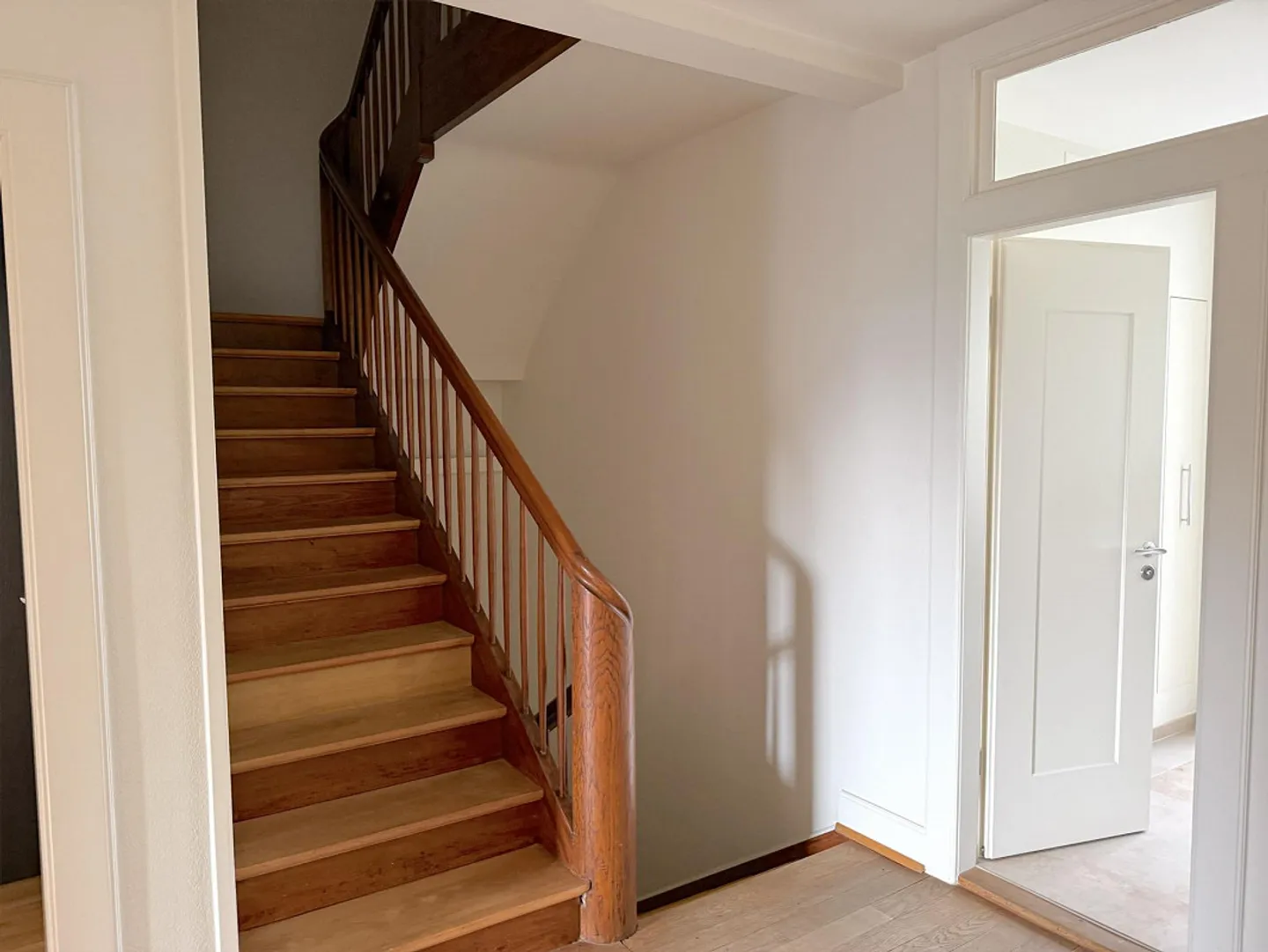 Charmantes 10 Zi. Stadthaus an bester Lage von Riehen mit Traumgarten - Photo 4 sur 15