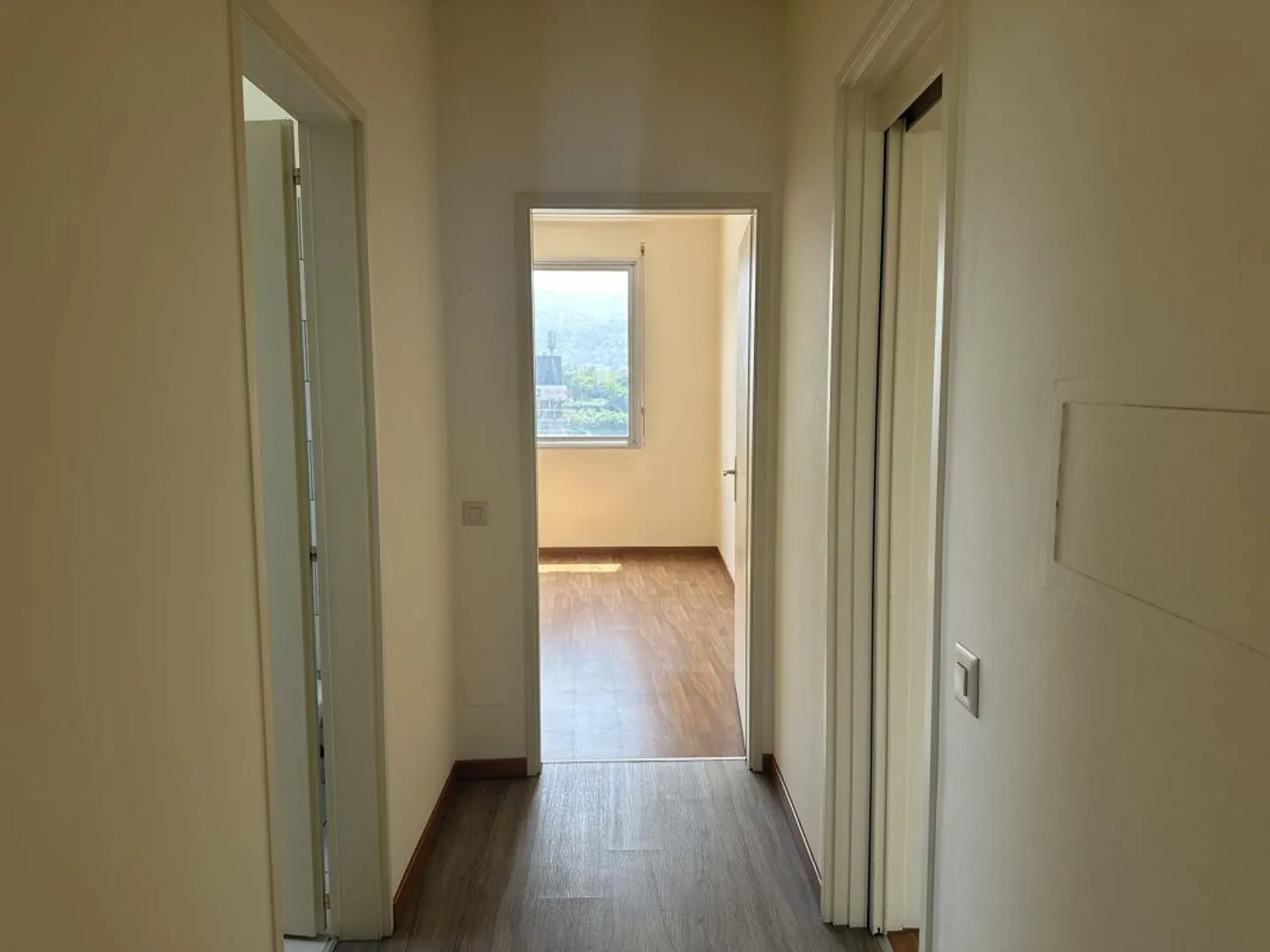 Appartement avec 3,5 pièces, cuisine séparée et balcon - Photo 5 sur 8