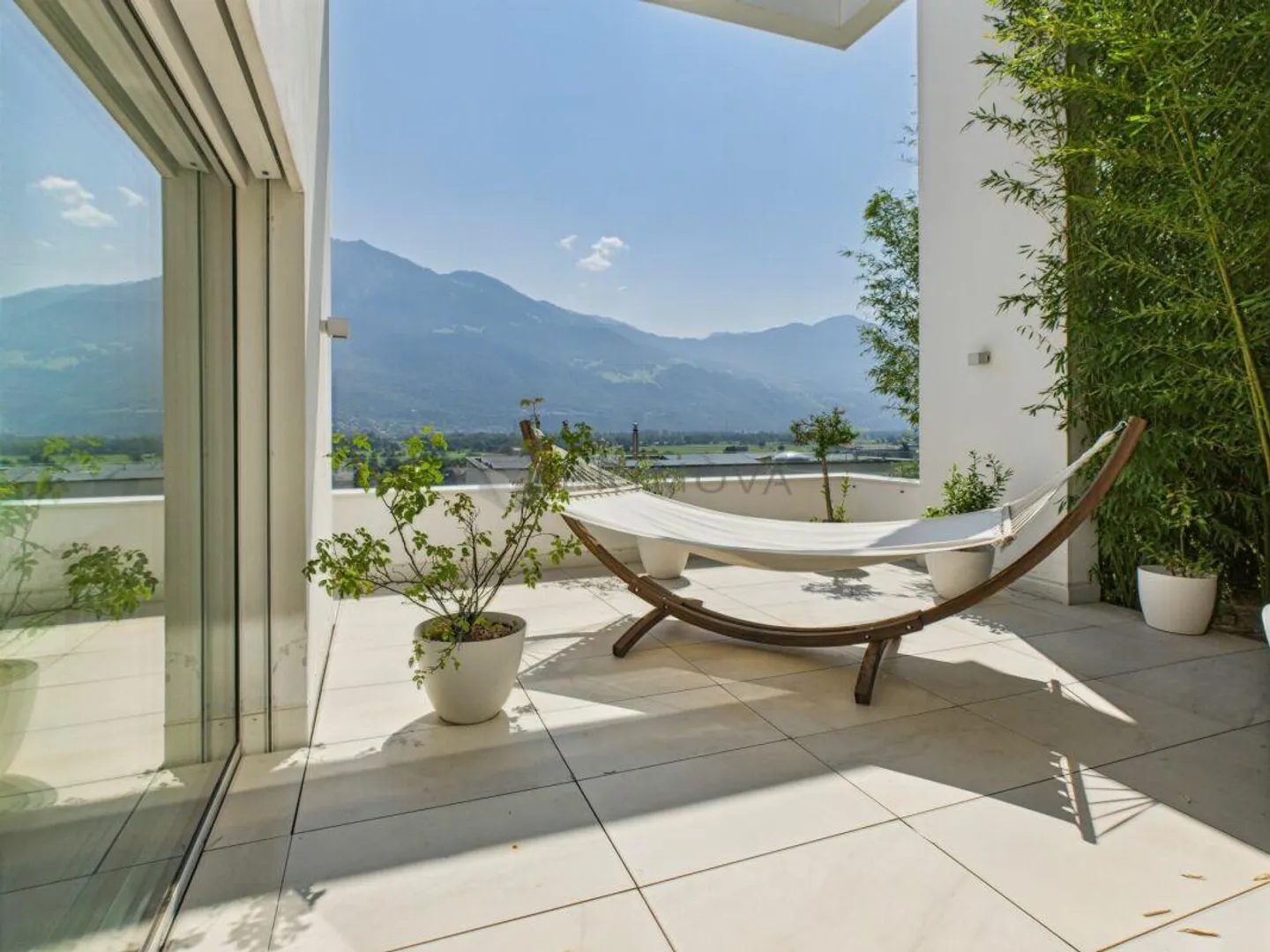Casa d'architetto elegante con eleganza senza tempo - Foto 3 di 16