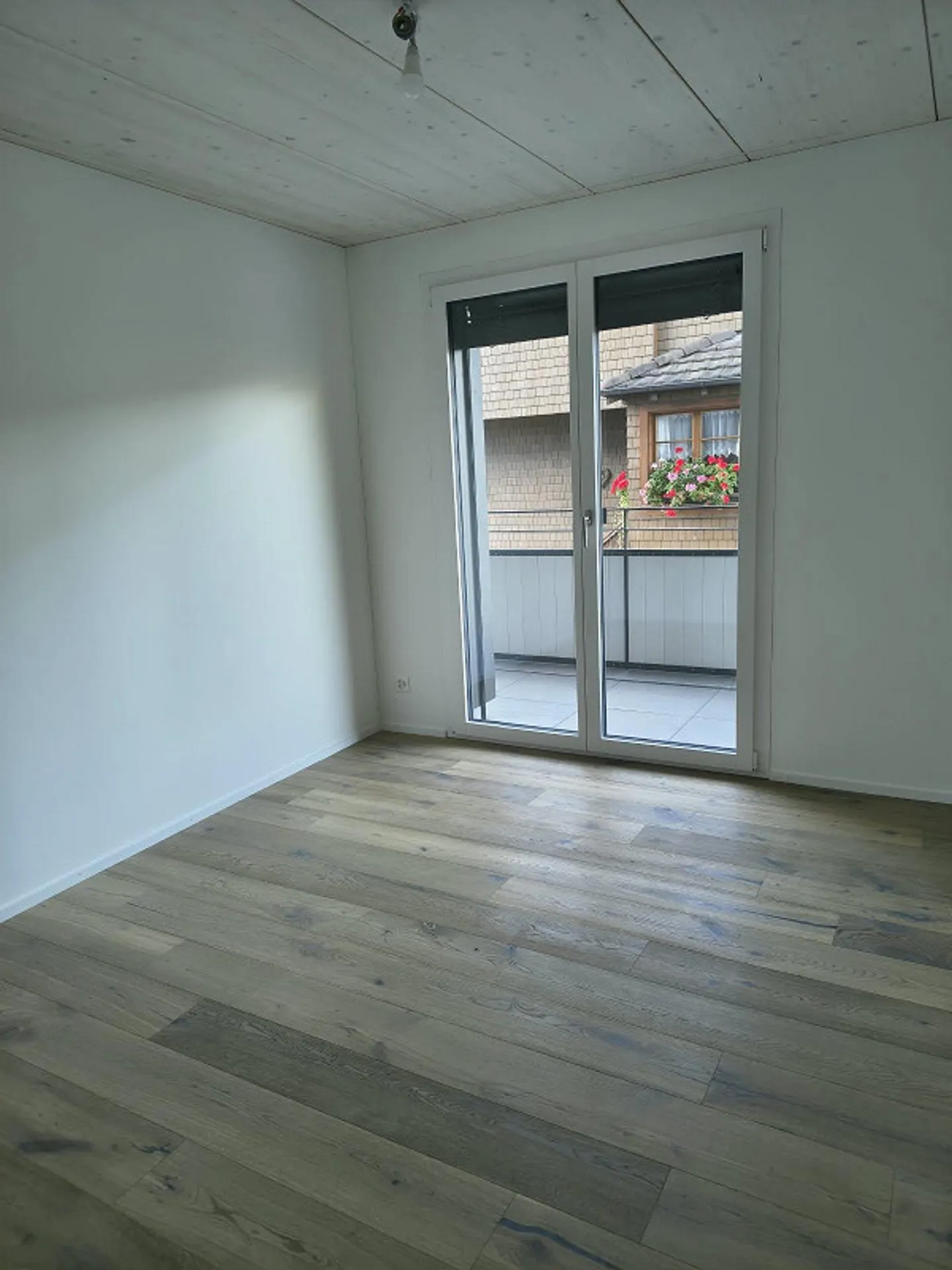 Prima occupazione: Moderno appartamento di 3,5 stanze con vista sul lago e sulle montagne - Foto 11 di 12