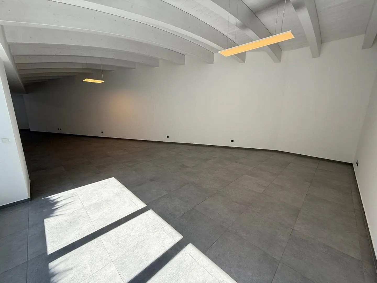 Büro von 330m2 - Ideal für Eigenbedarf und/oder Einkommensinvestition - Foto 6 von 11