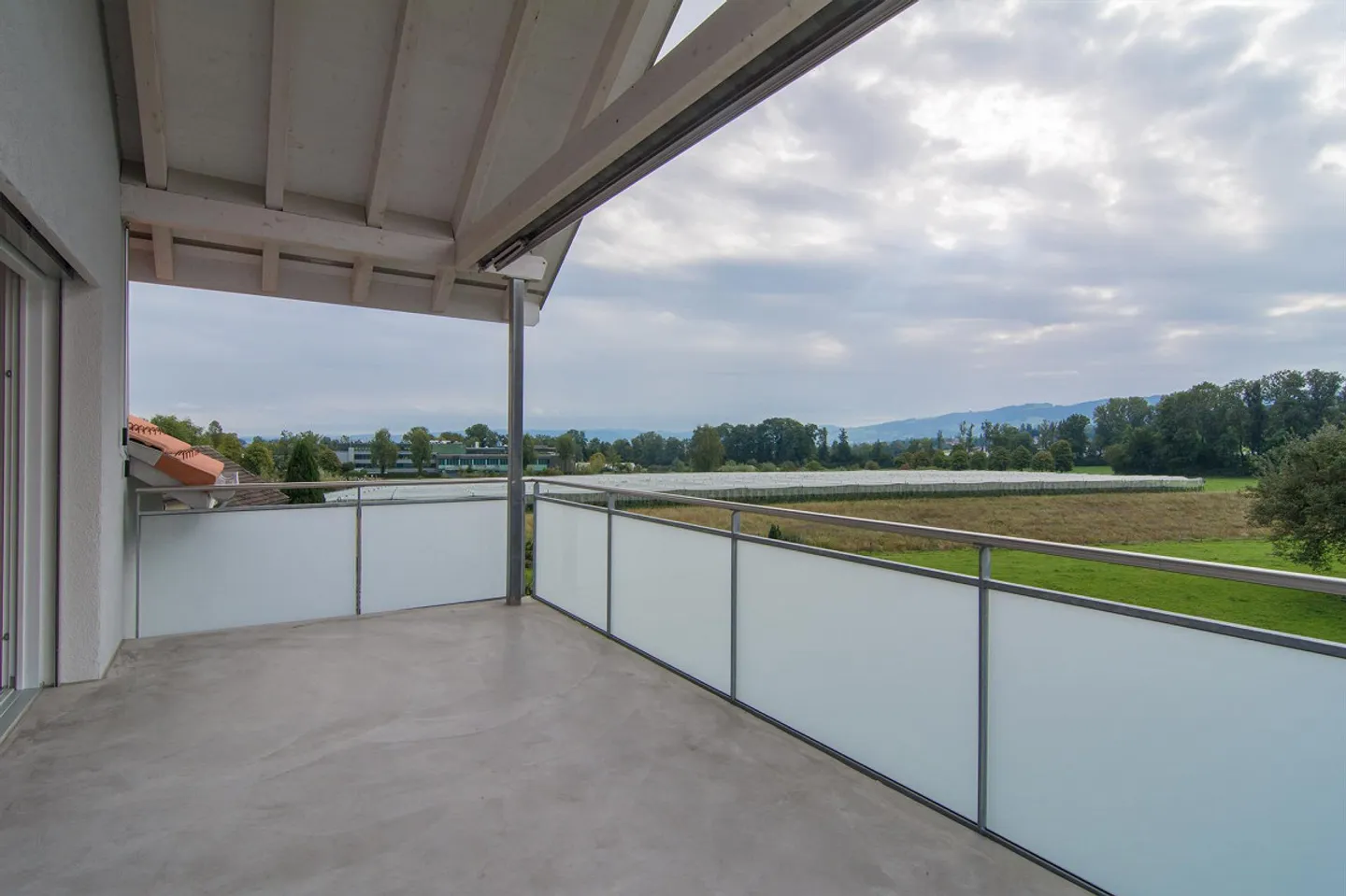 4.5 Zimmer-Wohnung mit grossem Balkon - Foto 2 von 16