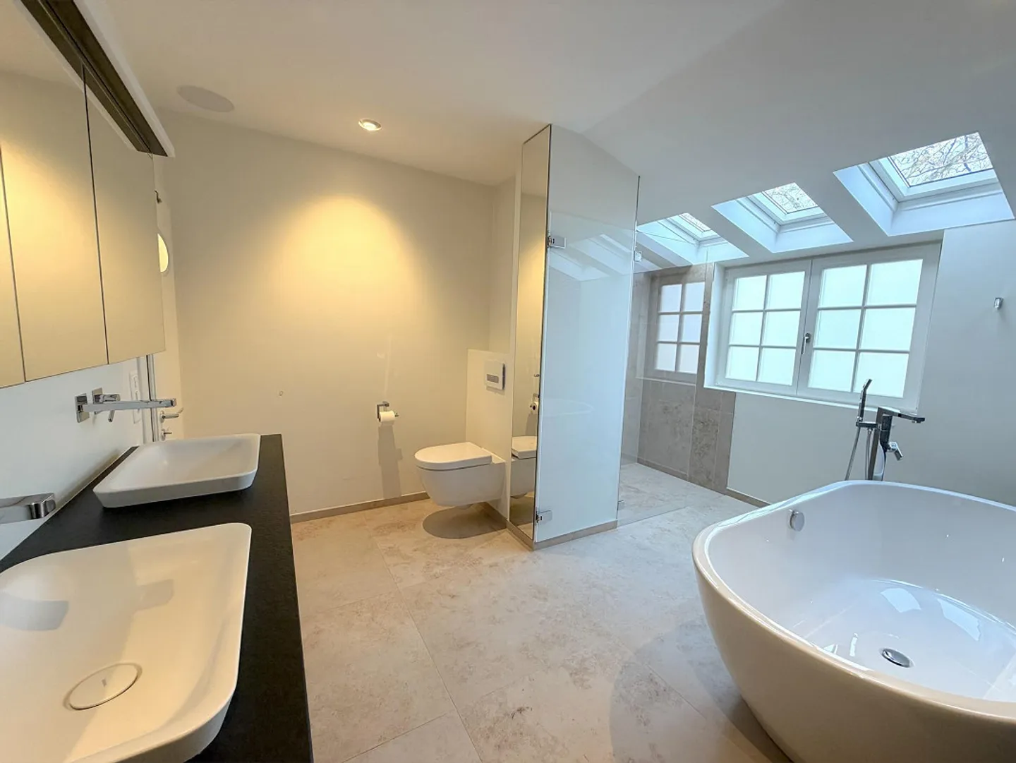 Charmantes 10 Zi. Stadthaus an bester Lage von Riehen mit Traumgarten - Photo 10 sur 15