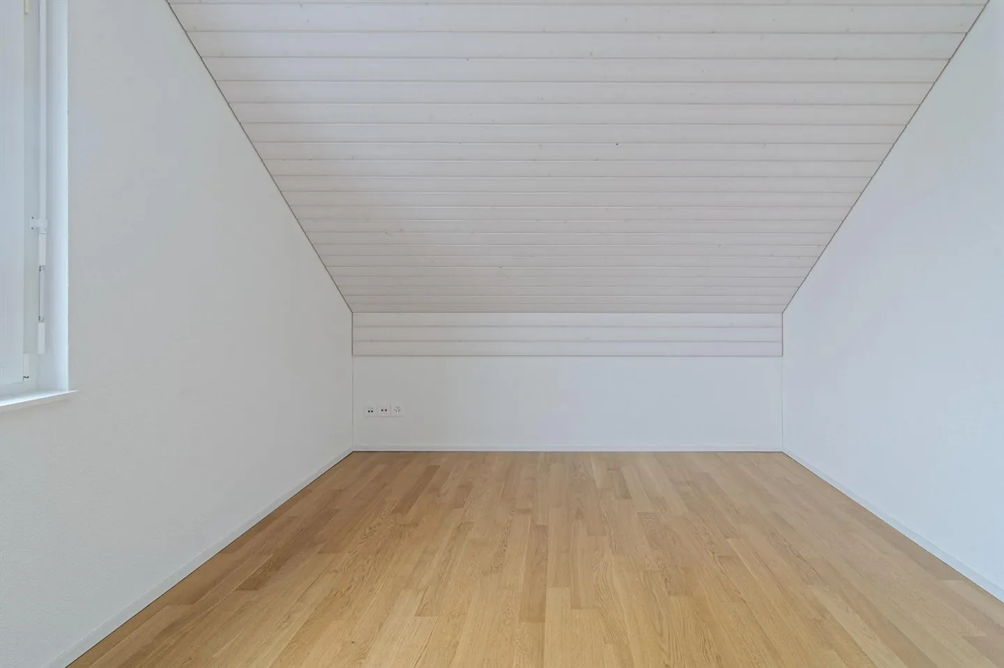 4.5 Zimmer-Wohnung mit grossem Balkon - Foto 8 von 16