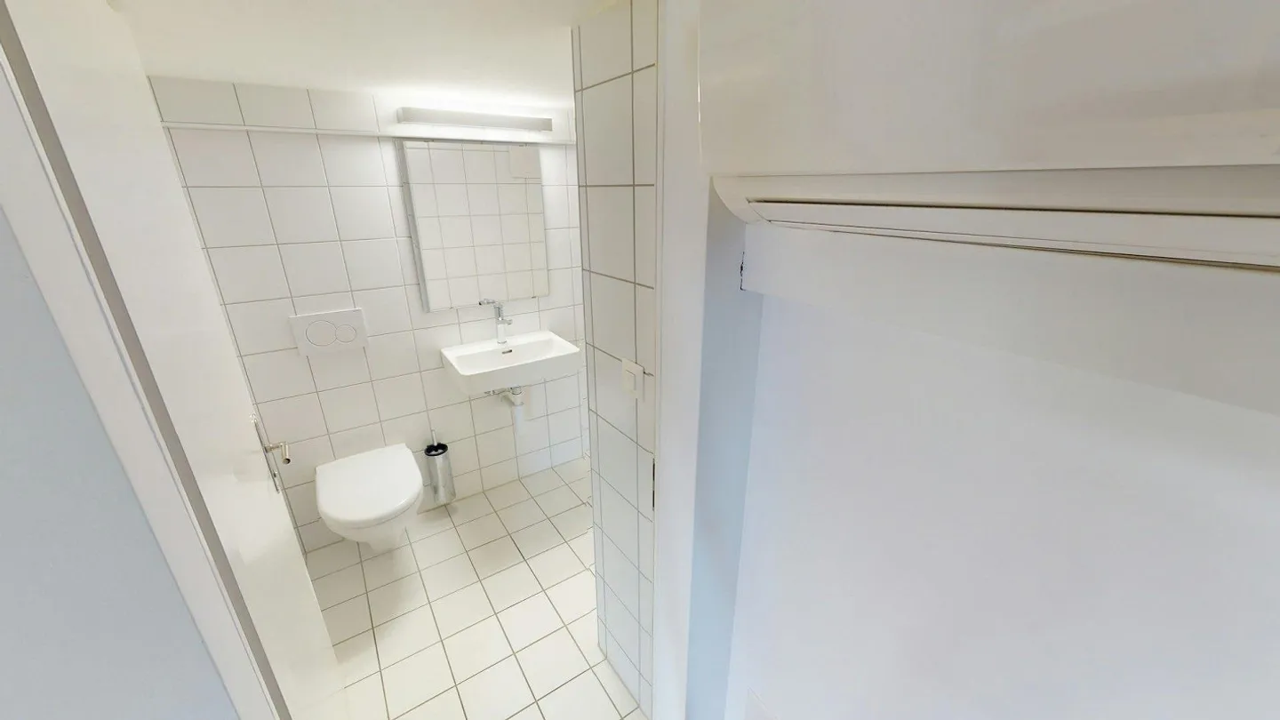 Espace de bureau moderne développé avec zone supplémentaire intégrée - Photo 6 sur 7