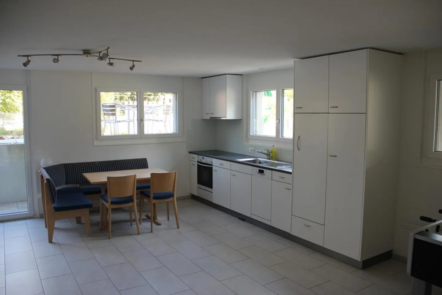 Appartamento di 2,5 stanze al piano interrato incluso riscaldamento, elettricità, acqua - Foto 2 di 8