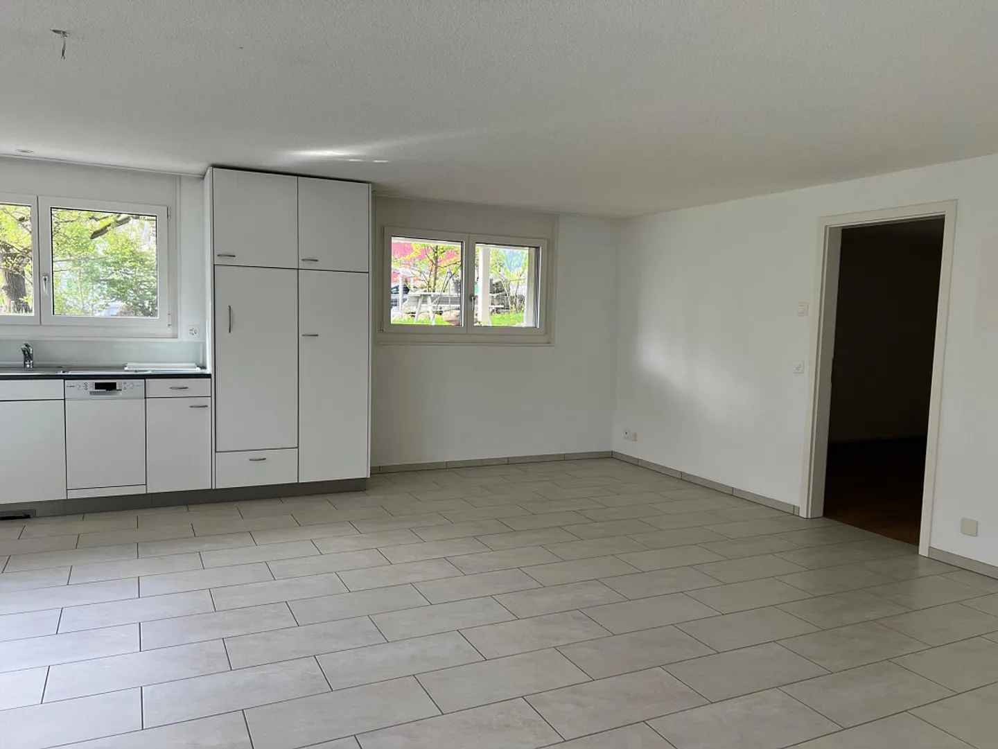 Appartamento di 2,5 stanze al piano interrato incluso riscaldamento, elettricità, acqua - Foto 3 di 8