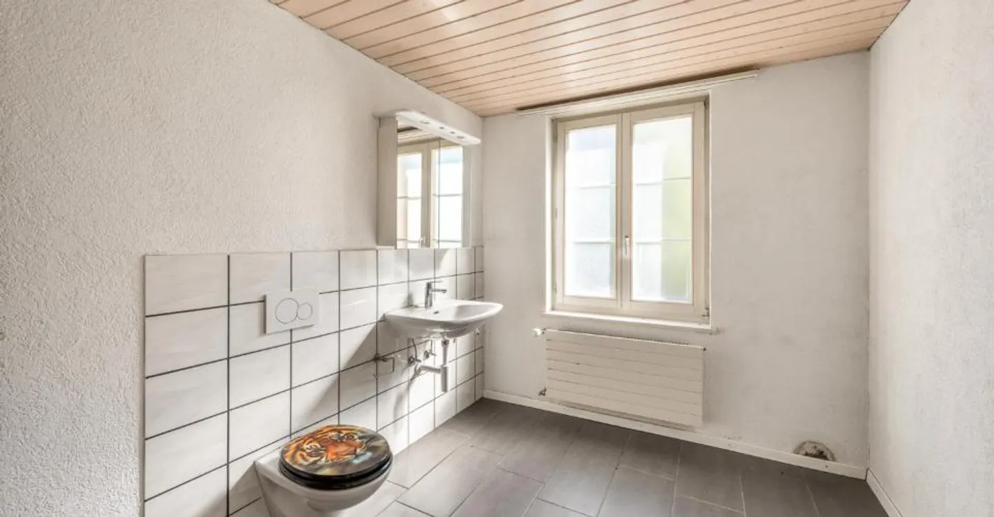 Spannendes Einfamlienhaus zur vielseitigen Nutzung geeignet - Photo 5 of 12