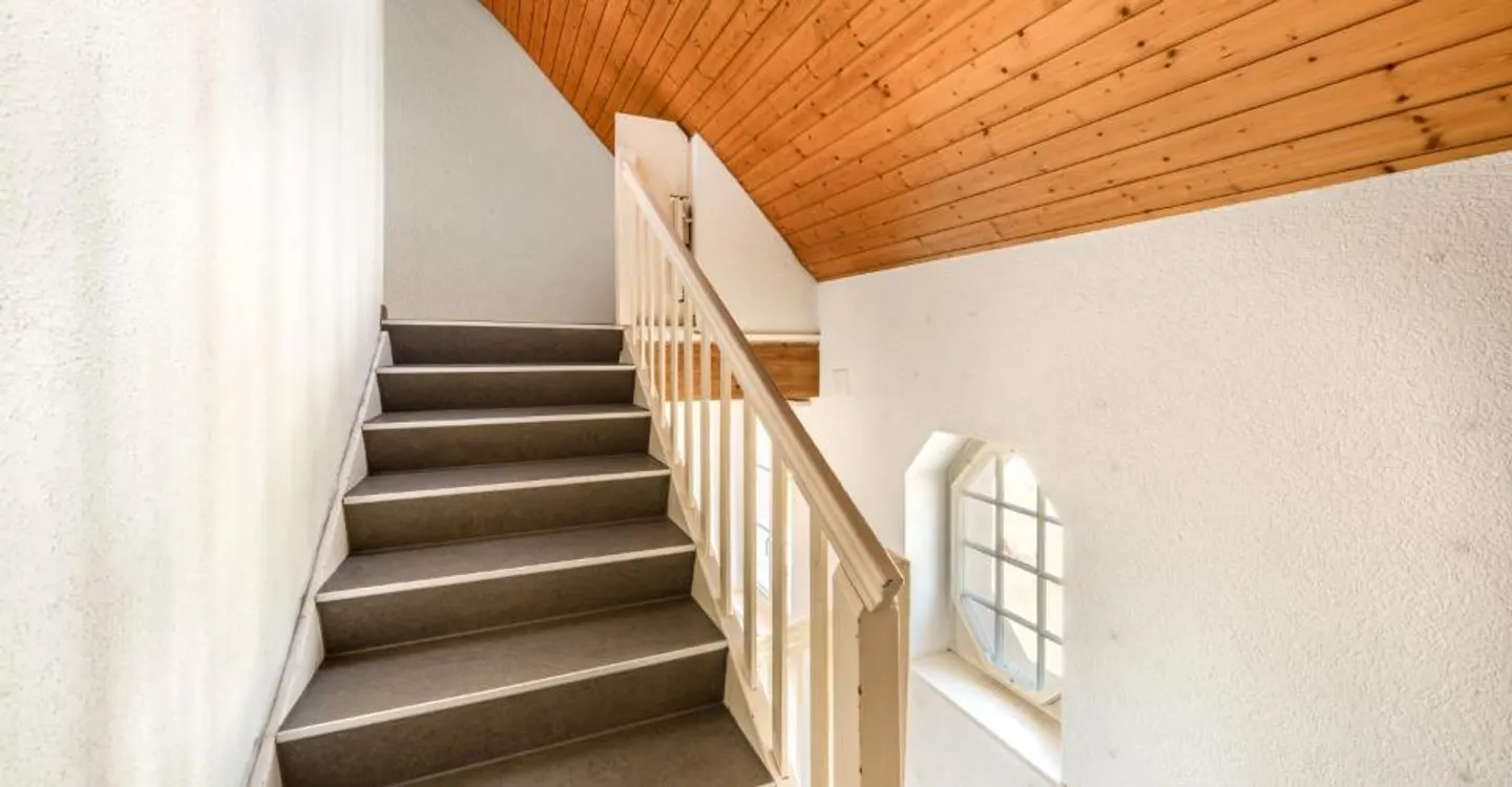 Spannendes Einfamlienhaus zur vielseitigen Nutzung geeignet - Photo 9 of 12