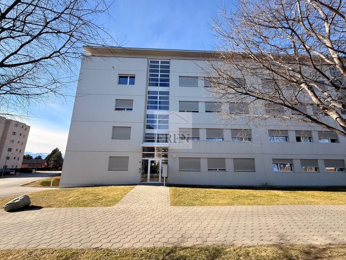 Appartement Charmant avec Terrasse - Photo 12 sur 13