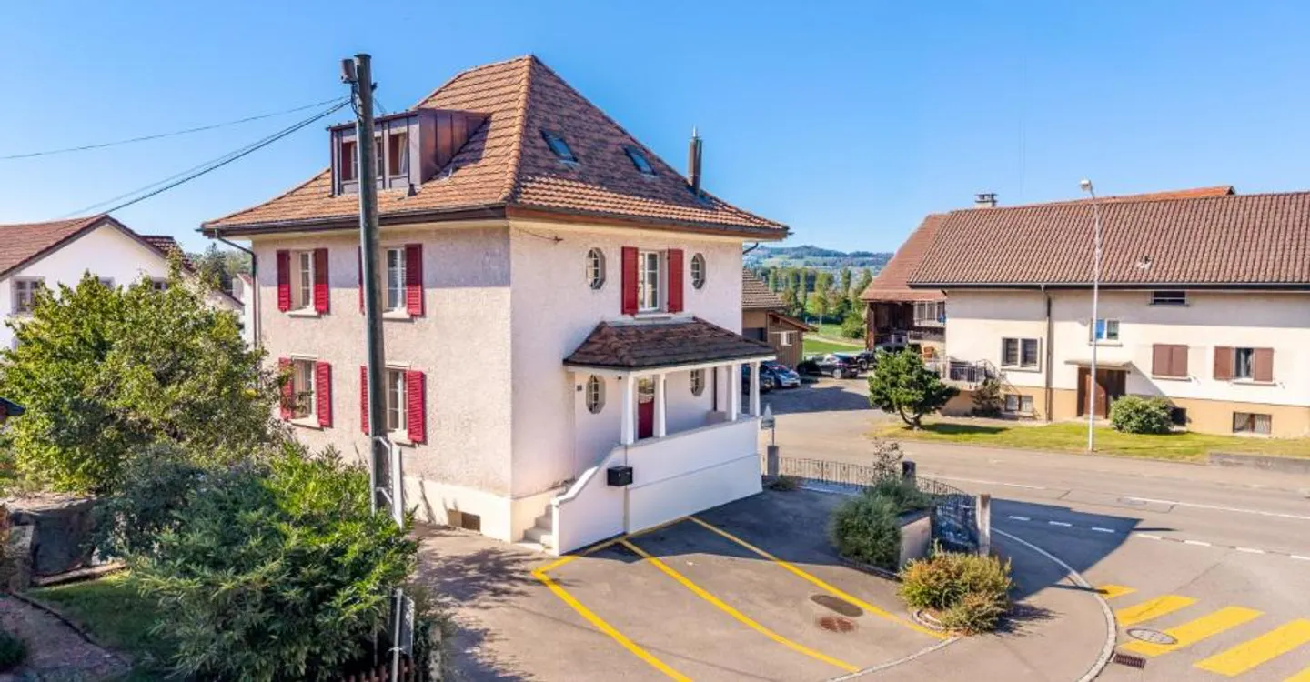Spannendes Einfamlienhaus zur vielseitigen Nutzung geeignet - Photo 1 of 12