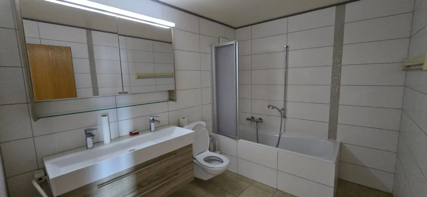 Beautiful Apartment 4.5 Rooms / 3 Bedrooms / Terrace with Lake and Mountain View - Photo 13 of 13