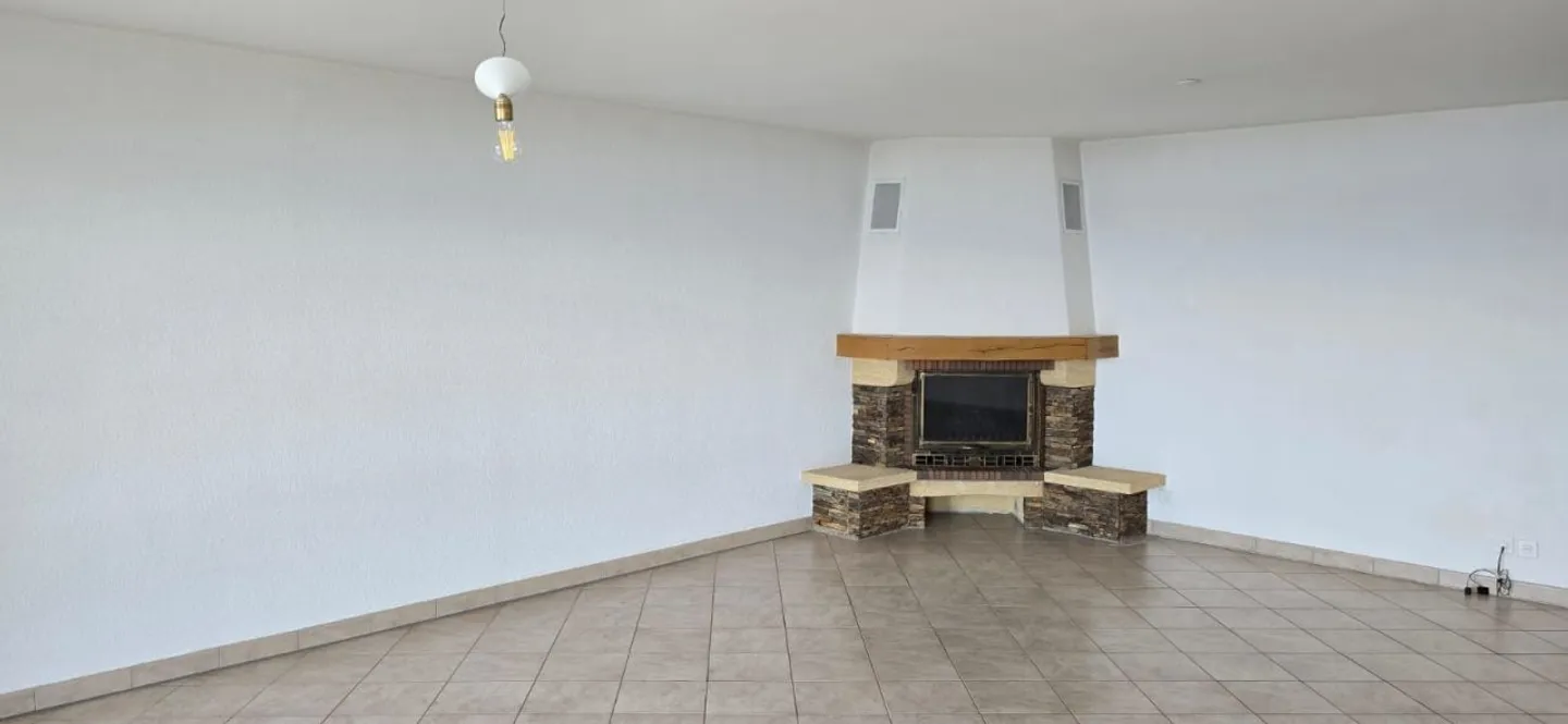 Beautiful Apartment 4.5 Rooms / 3 Bedrooms / Terrace with Lake and Mountain View - Photo 3 of 13