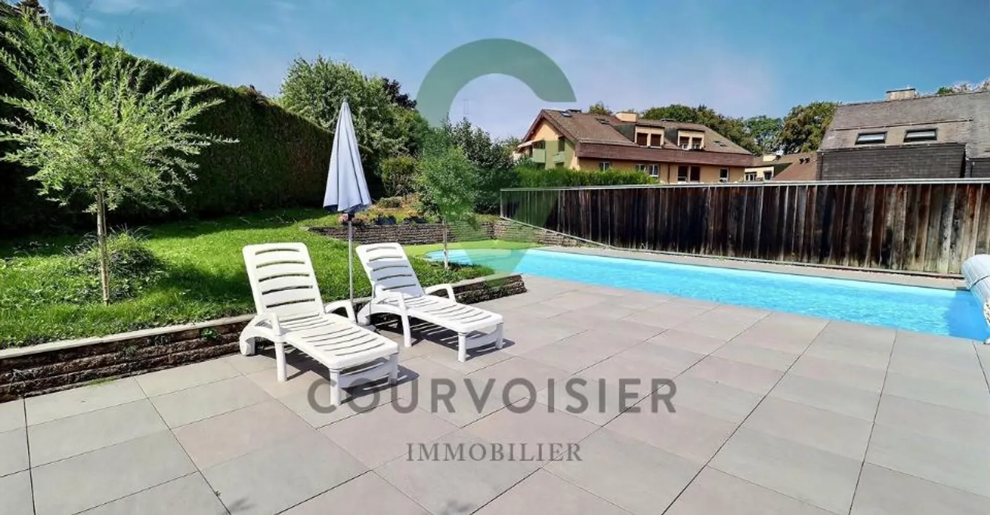 Triplex ristrutturato con giardino - Foto 3 di 13