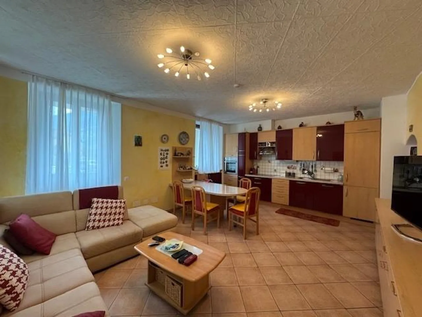 BIASCA - Einfamilienhaus mit großem Garten und 2 Garagen - Foto 4 von 17