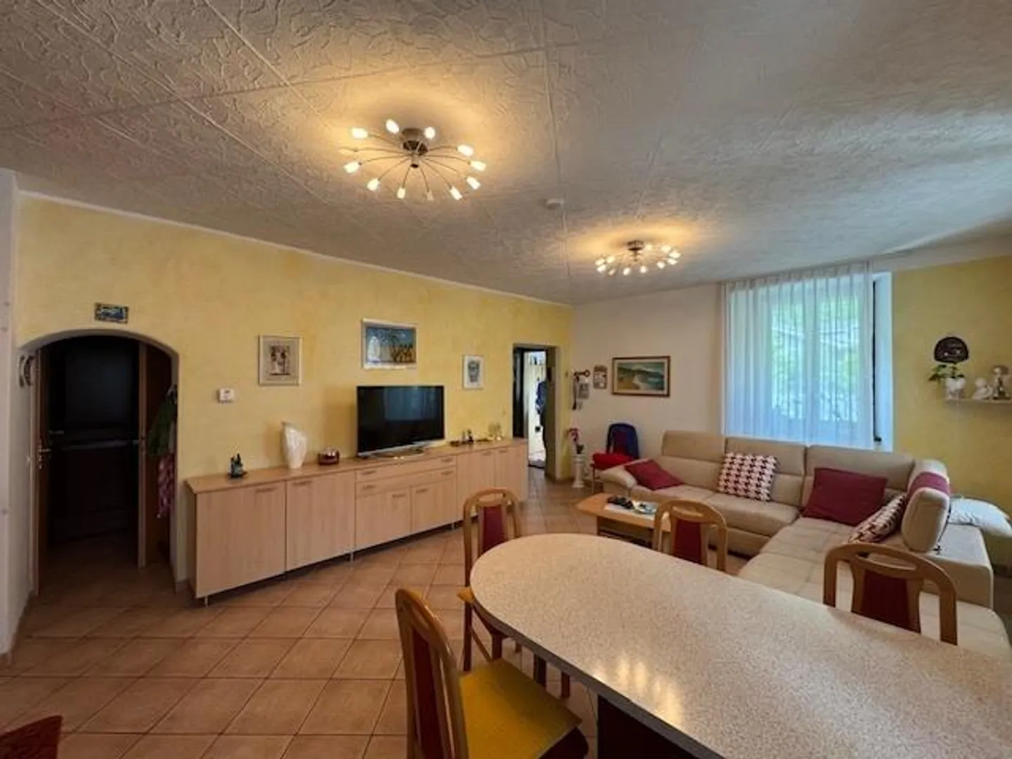 BIASCA - Einfamilienhaus mit großem Garten und 2 Garagen - Foto 5 von 17