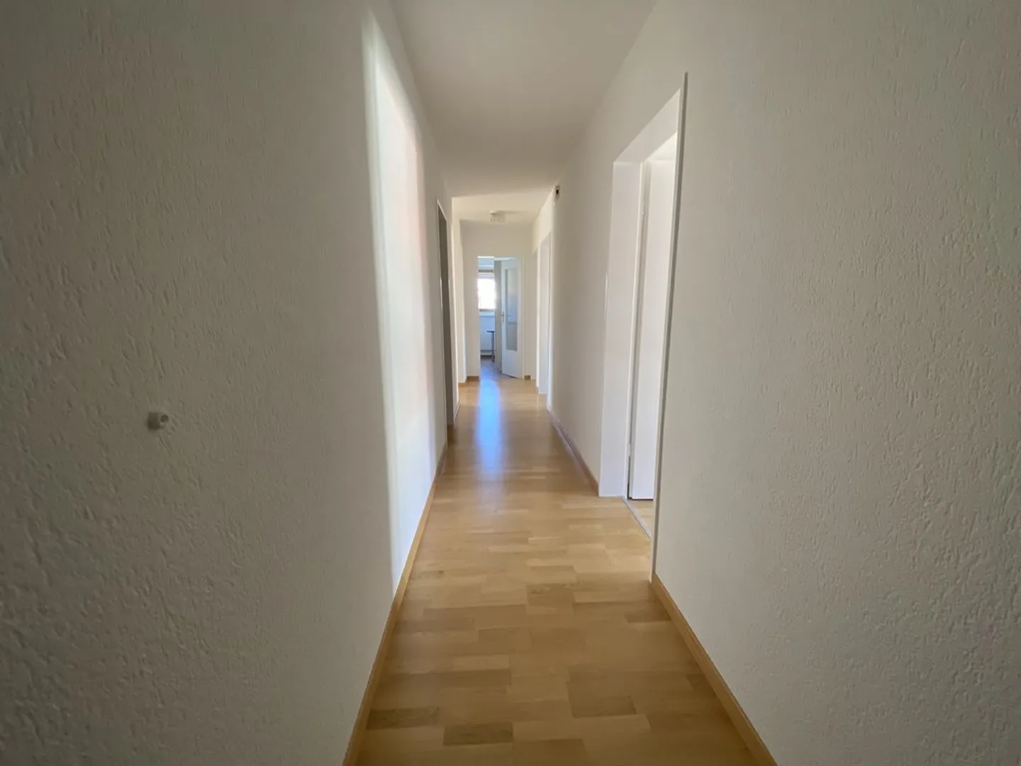 Bright 4.5 Room Apartment - Photo 7 of 9