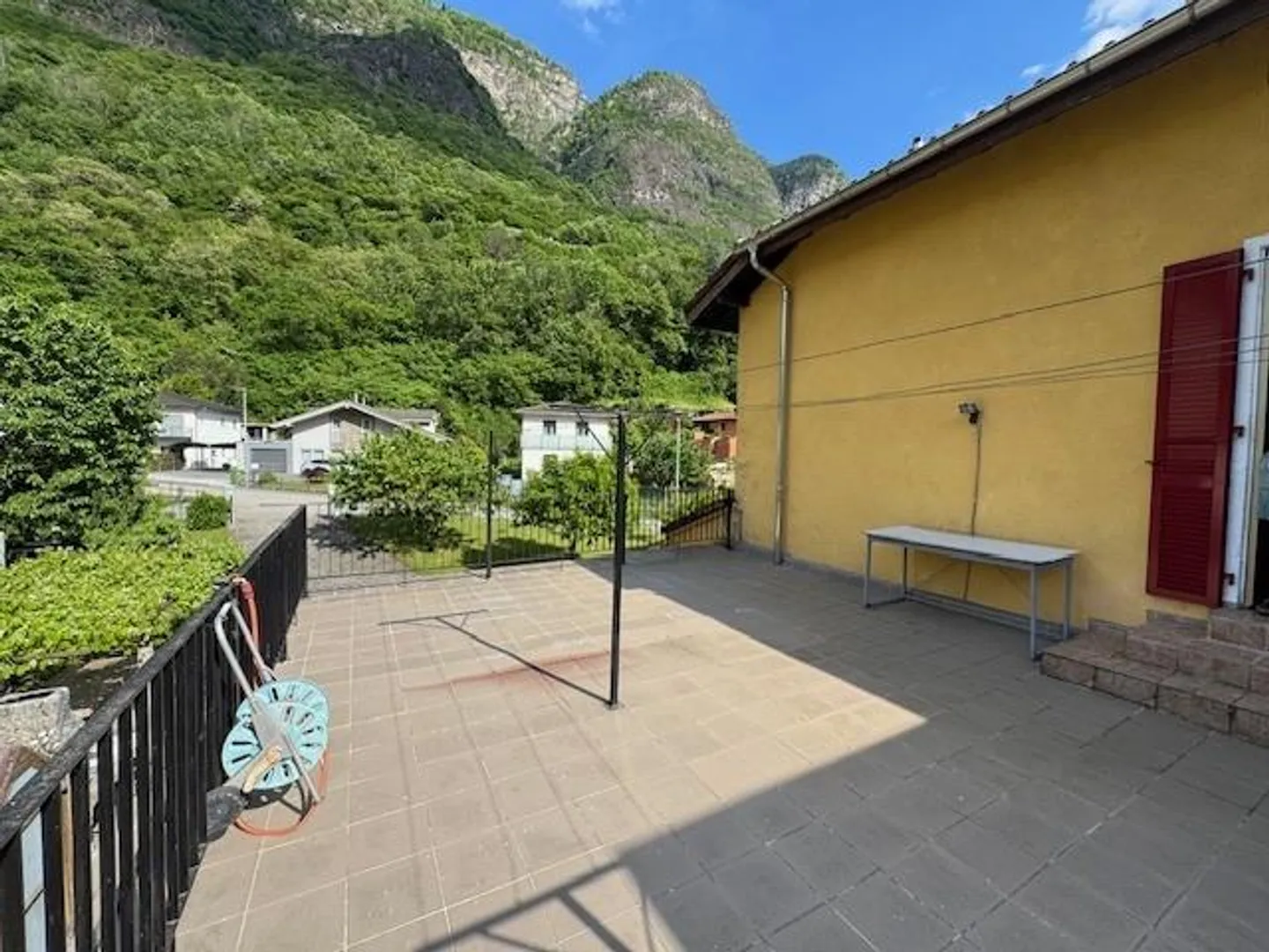 BIASCA - Einfamilienhaus mit großem Garten und 2 Garagen - Foto 12 von 17