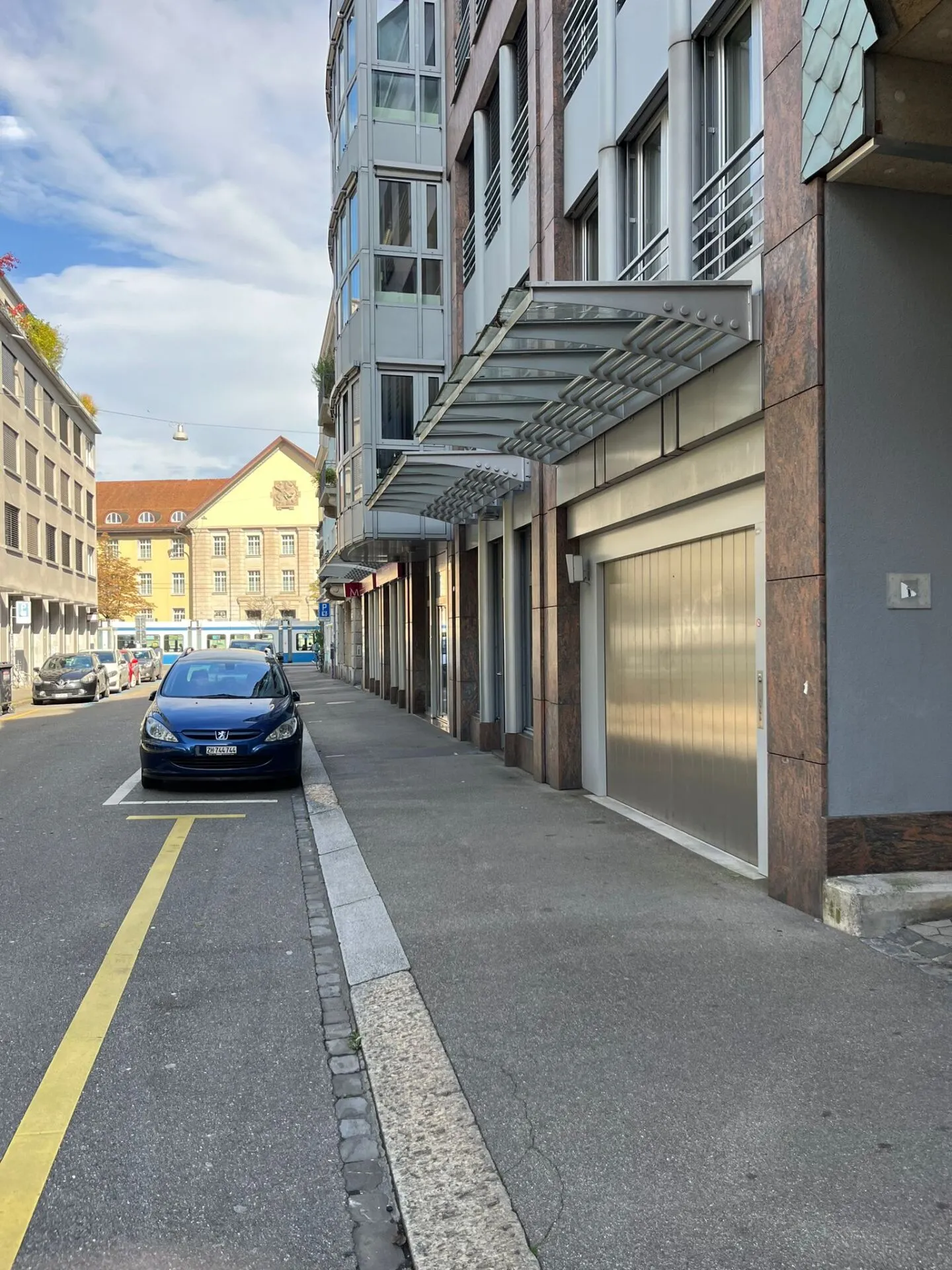 Parking space for rent - Photo 2 of 4