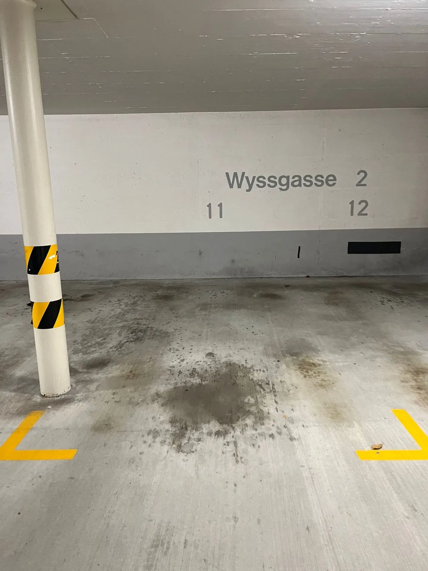 Parking space for rent - Photo 3 of 4