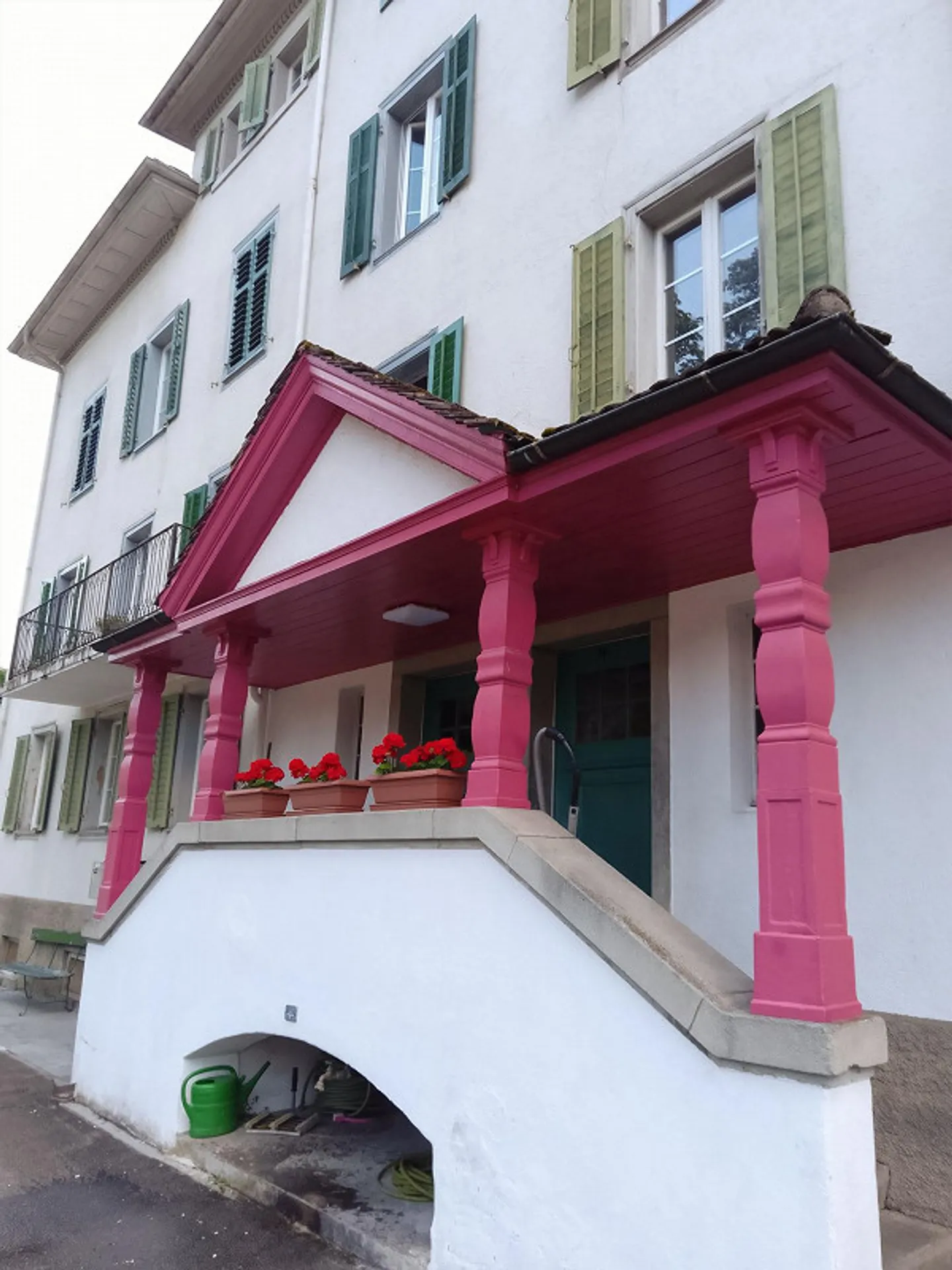 Ampio appartamento di 4,5 locali in affitto a Cham. - Foto 1 di 13