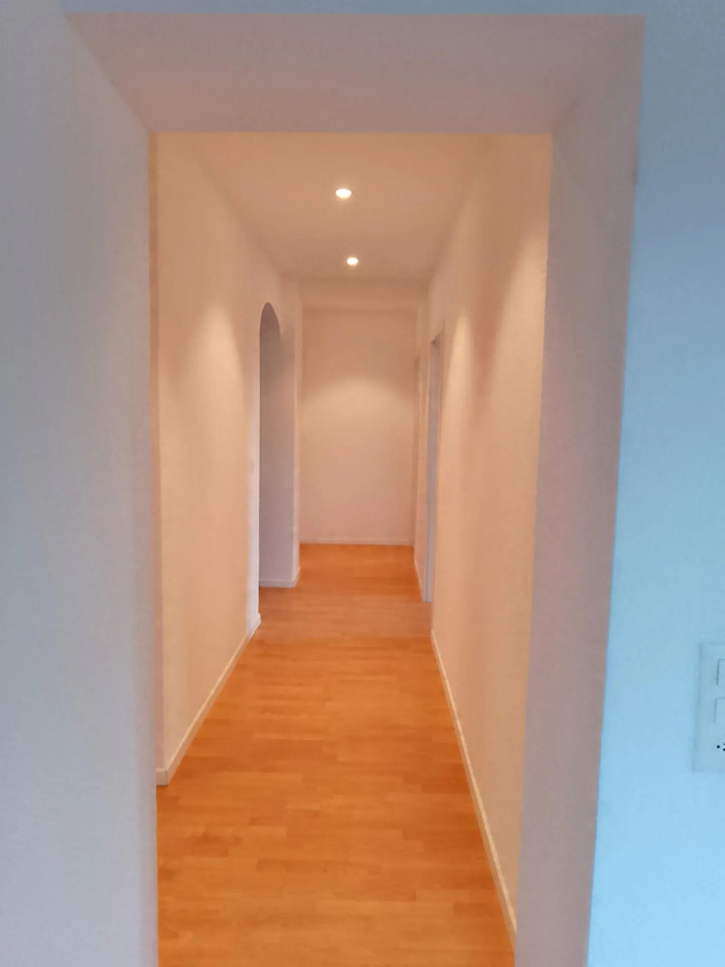 Ampio appartamento di 4,5 locali in affitto a Cham. - Foto 2 di 13