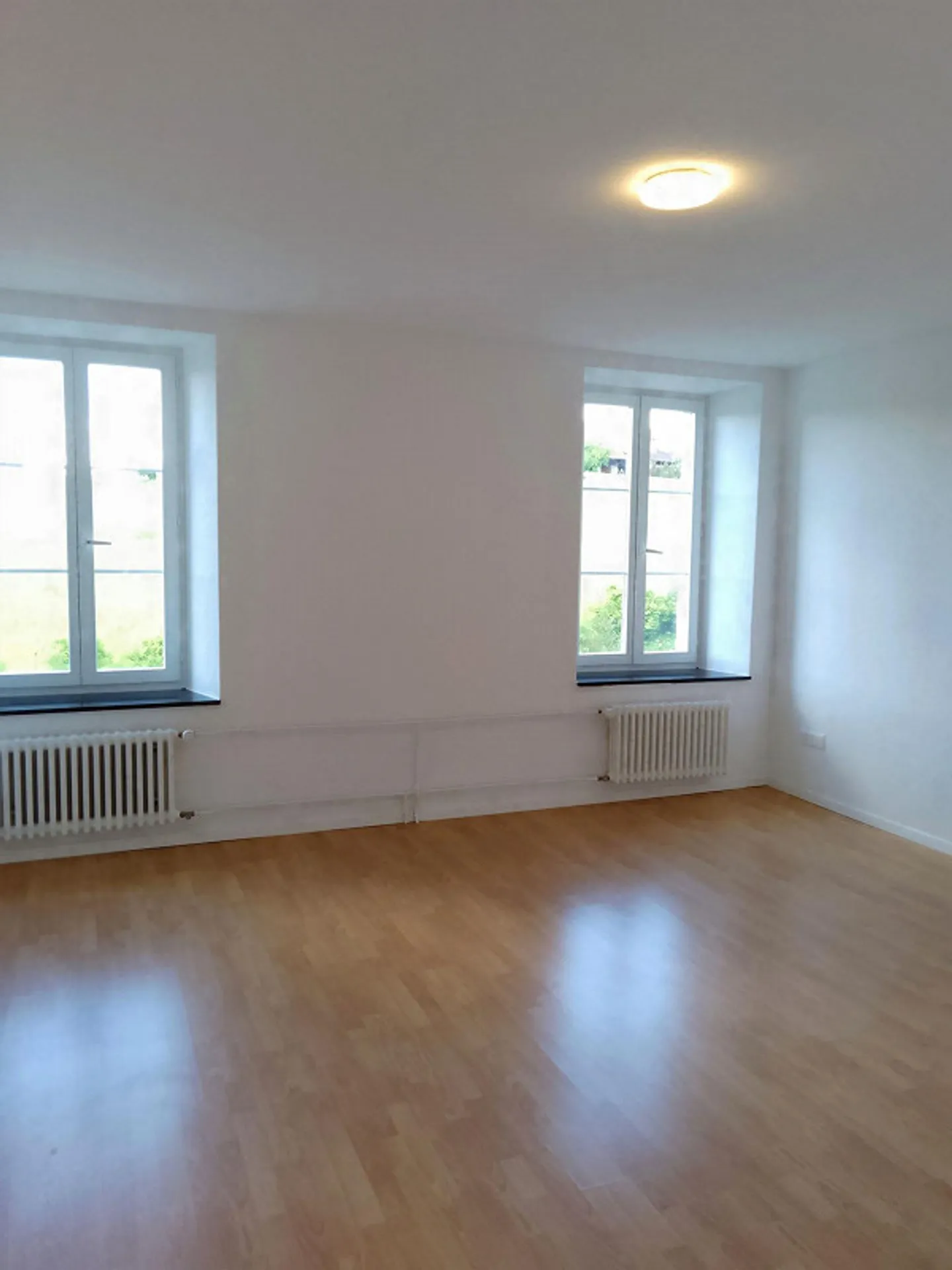 Ampio appartamento di 4,5 locali in affitto a Cham. - Foto 7 di 13