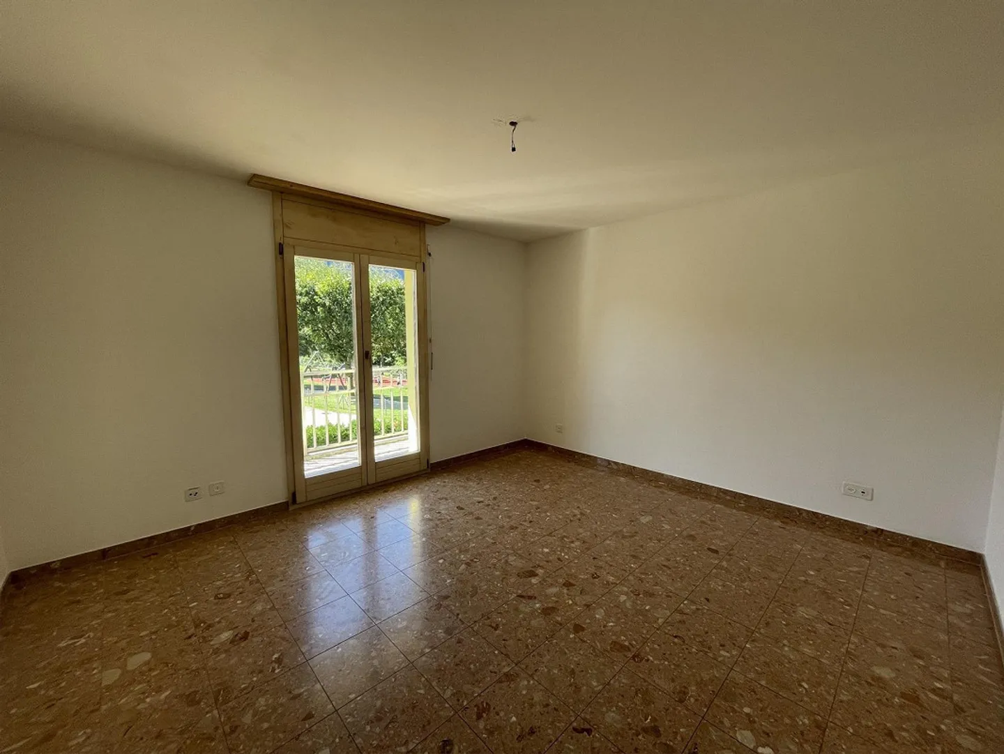 APPARTMENT 4.5 MIT ZWEI PARKPLÄTZEN IN SCHÖNER LAGE - Foto 7 von 9