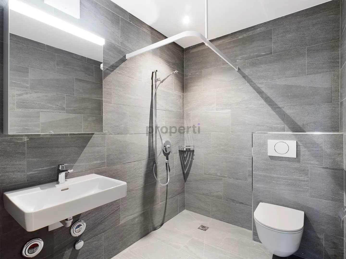 Spacious and modern 3.5-room apartment in Grenchen - Photo 7 of 11
