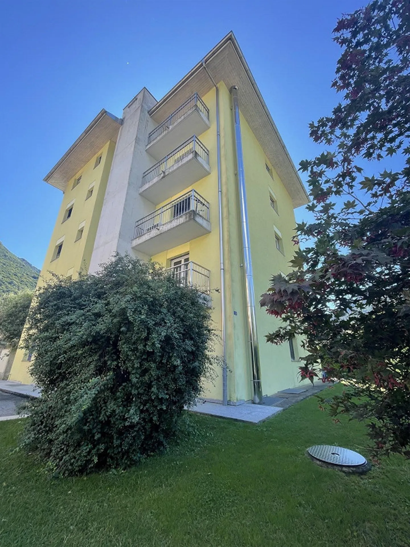 APPARTMENT 4.5 MIT ZWEI PARKPLÄTZEN IN SCHÖNER LAGE - Foto 9 von 9